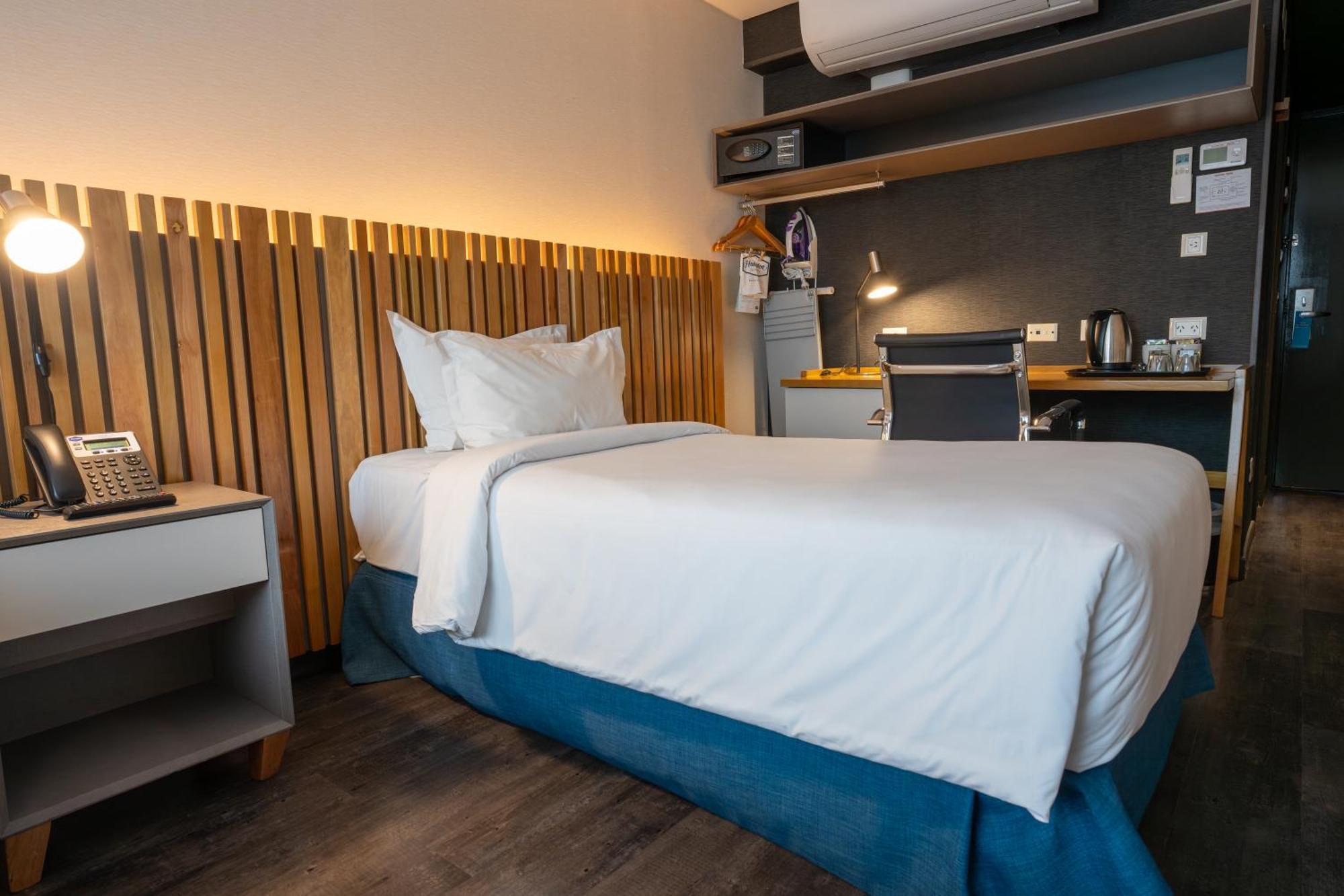 Standard Room Two Twin Beds Lake View