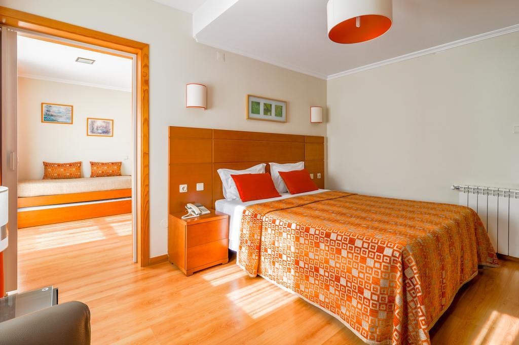Quarto Familiar (2 Adultos + 2 Crianças)