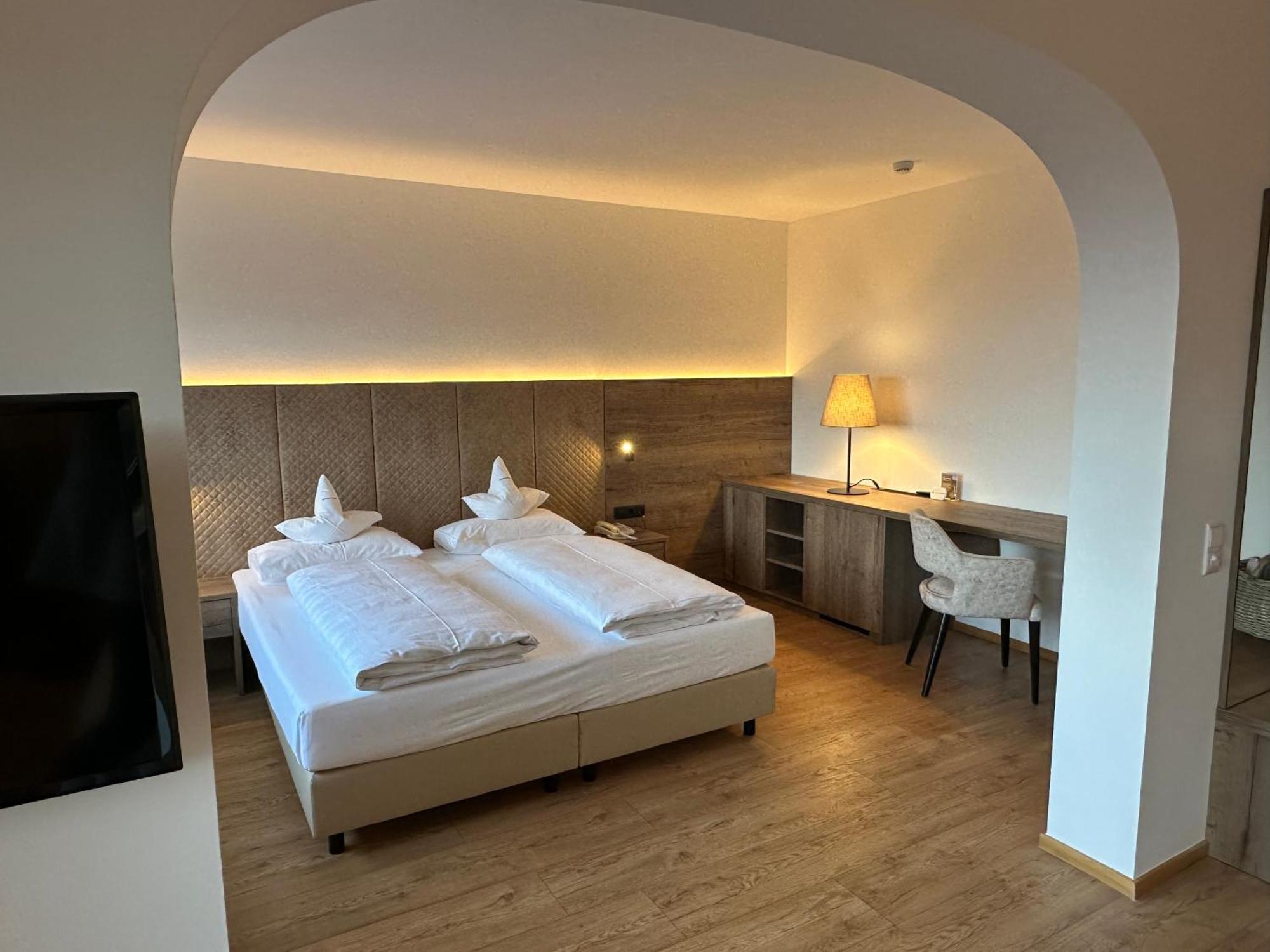 Suite with Sauna,1532159395:JPEG