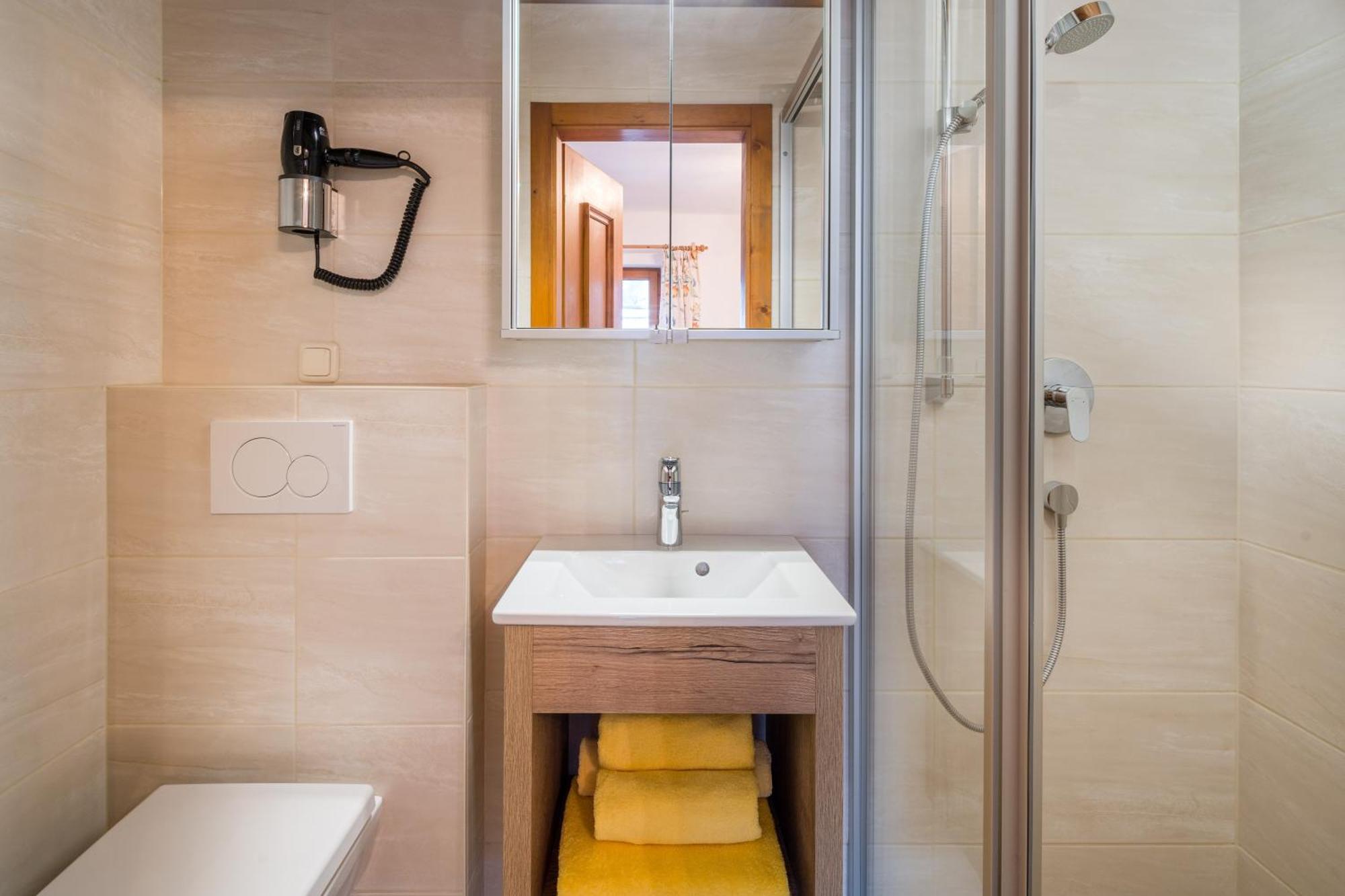 2 Bedroom 2 Bathroom Suite Balcony