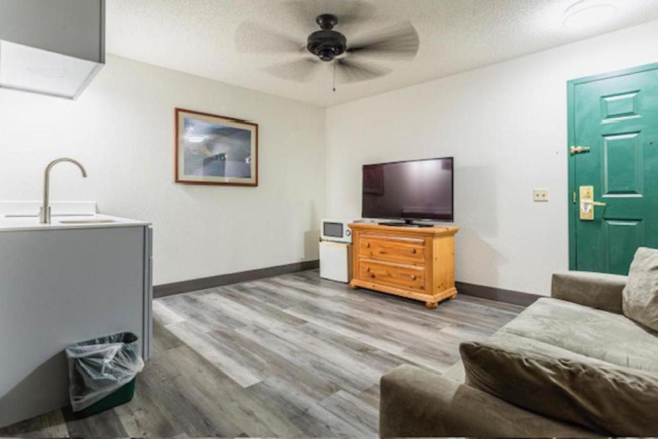 One-Bedroom Suite