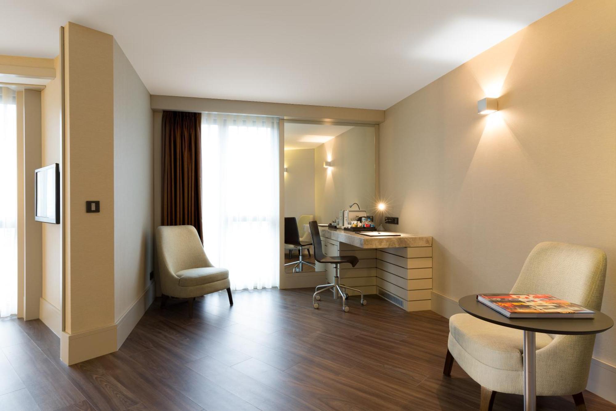 Junior Suite 1 King