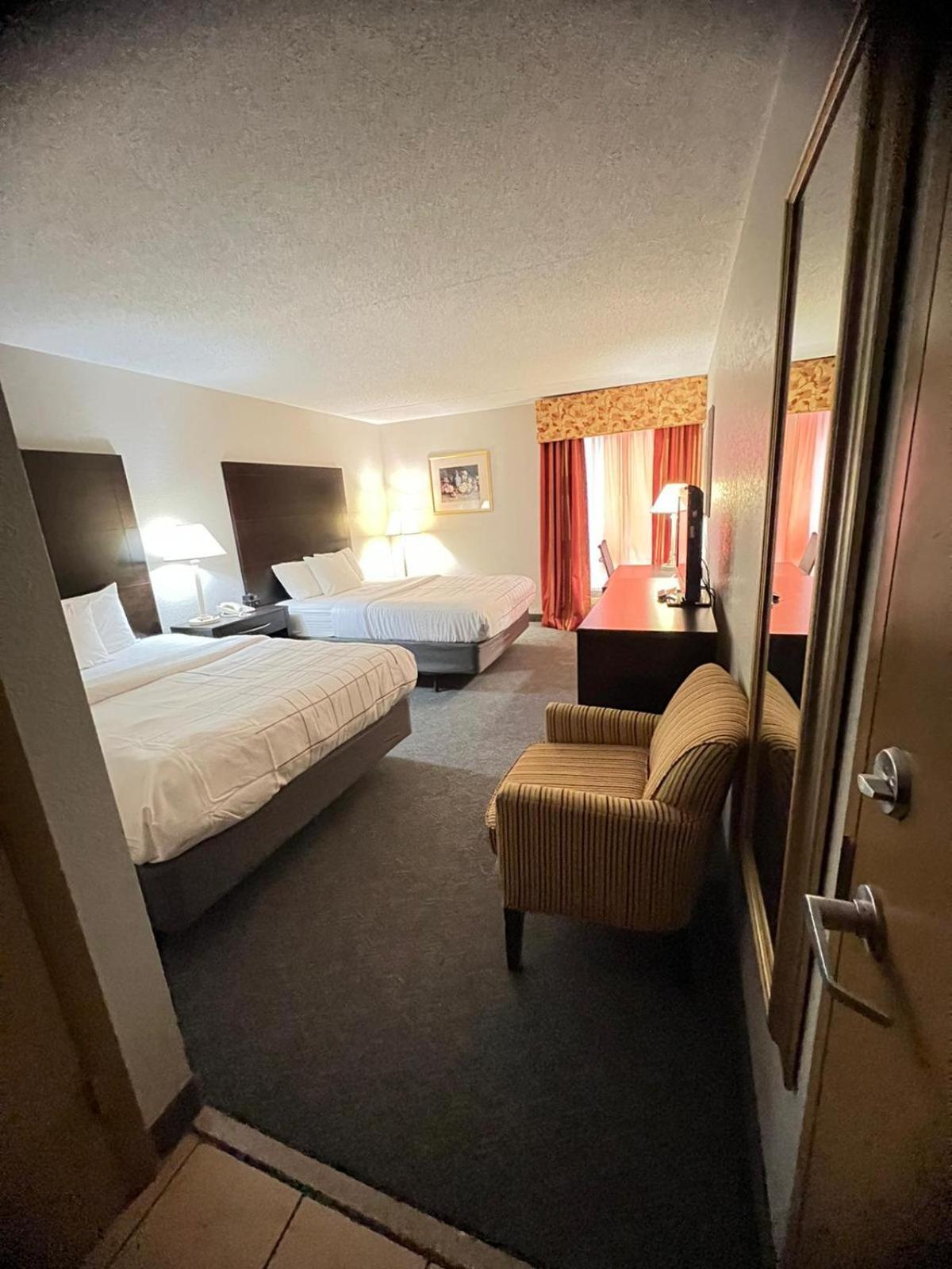Queen Room Two Queen Beds Mobility or Hearing Access Non-Smoking