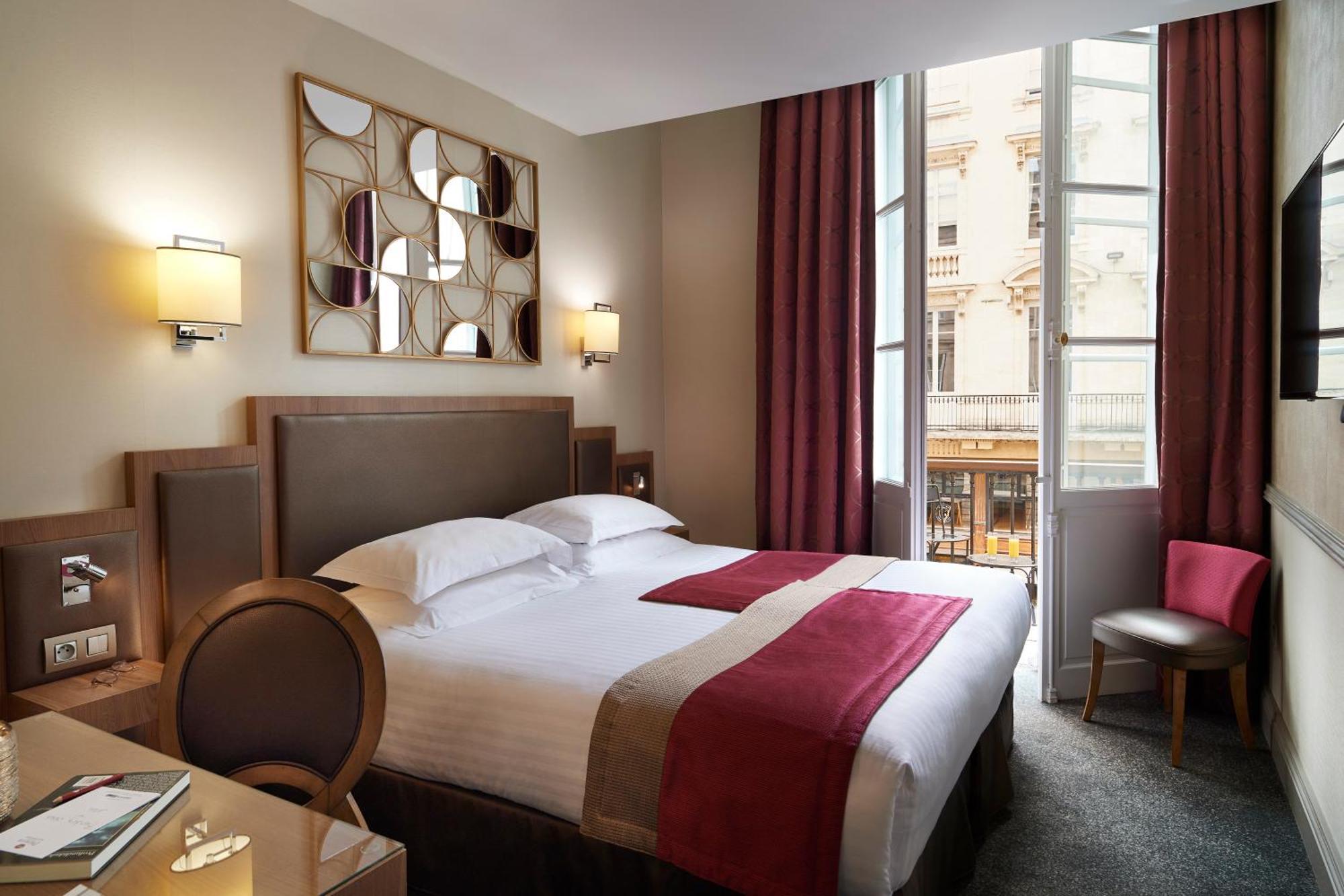 Medium Club Room