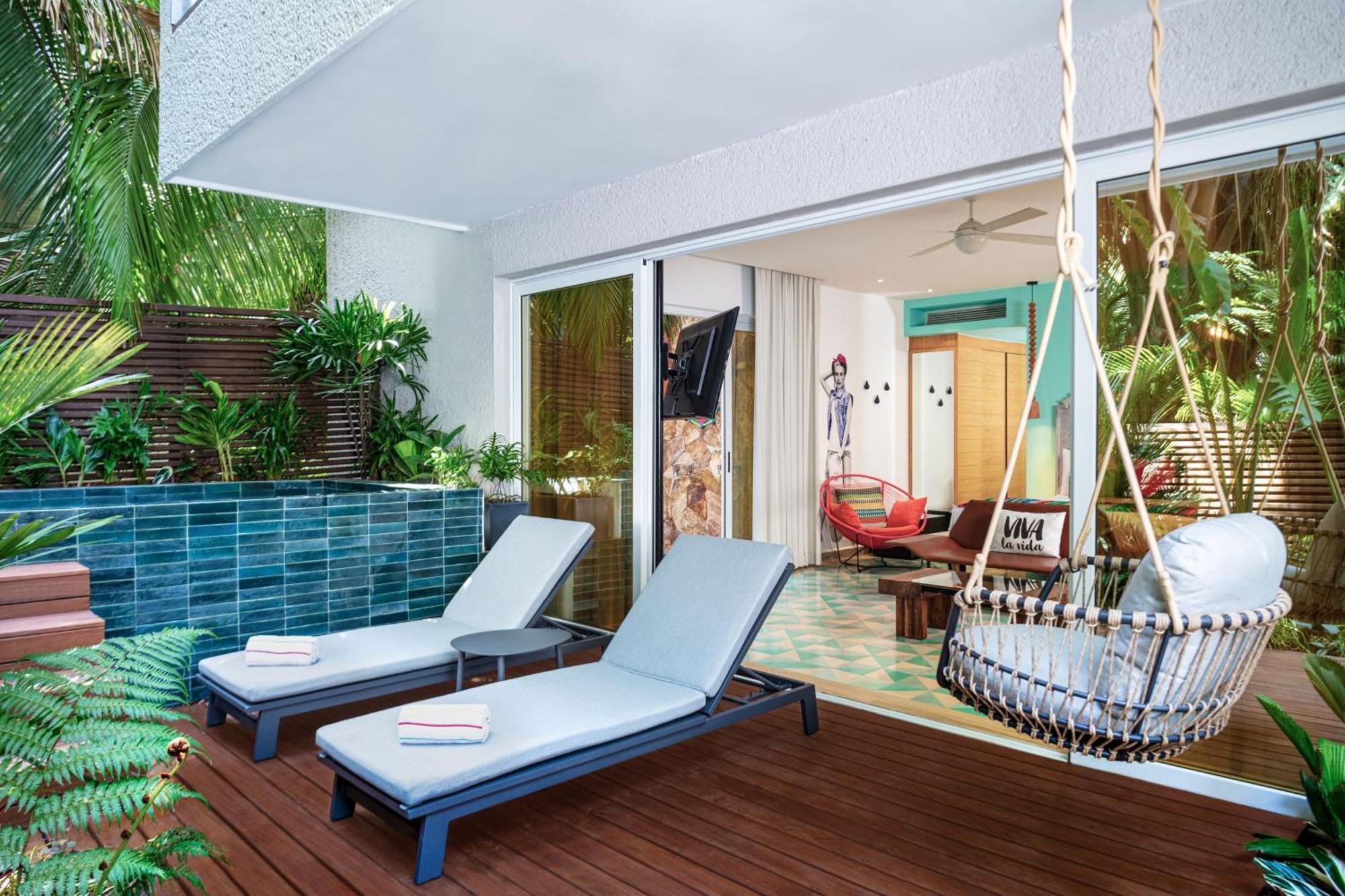 Standard King Room Jungle View