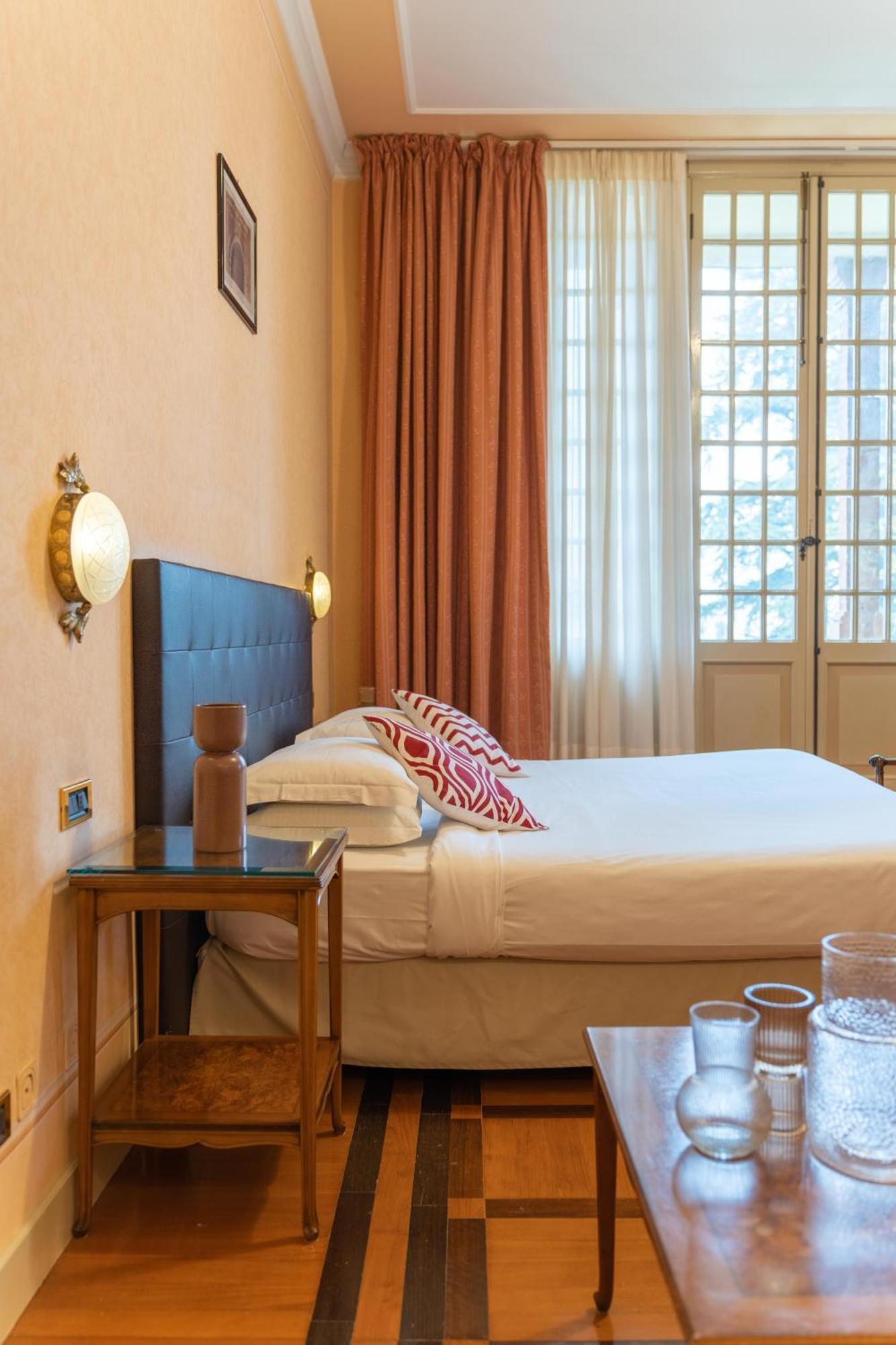 Deluxe Double Room,1536529534:JPEG