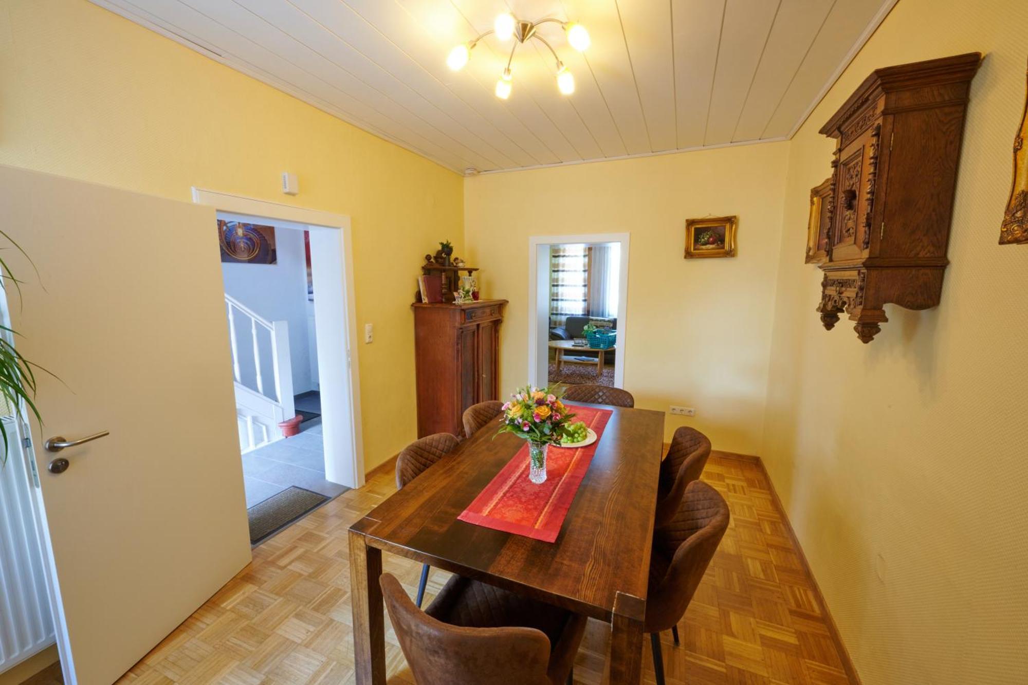 Deluxe One-Bedroom Apartment
