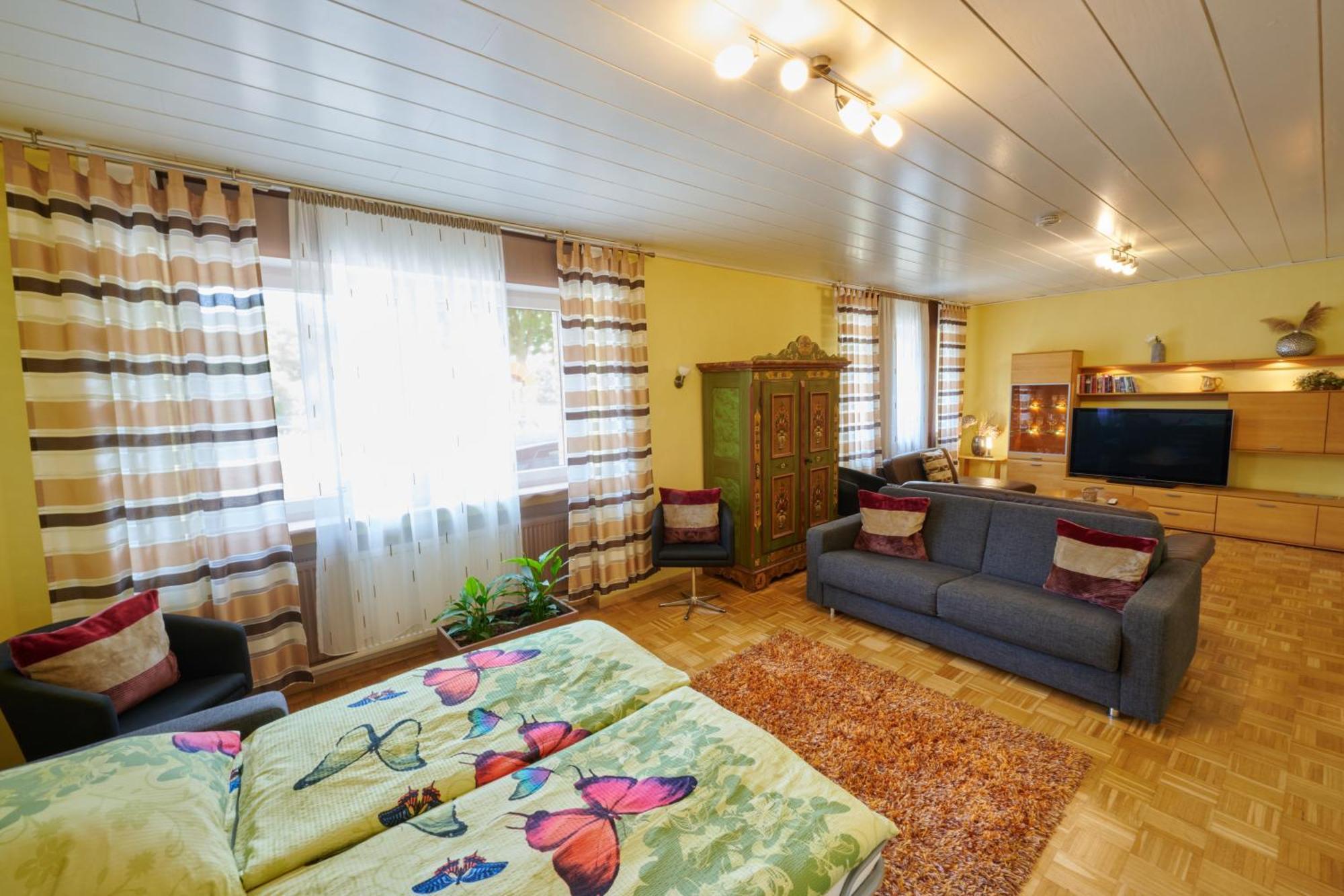 Deluxe One-Bedroom Apartment
