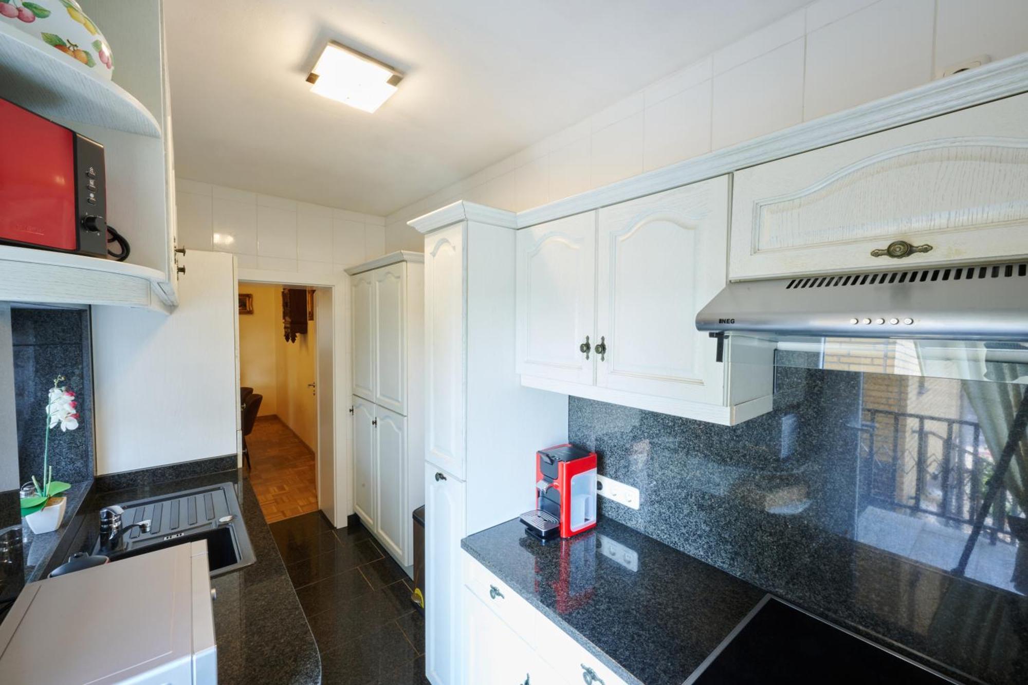 Deluxe One-Bedroom Apartment