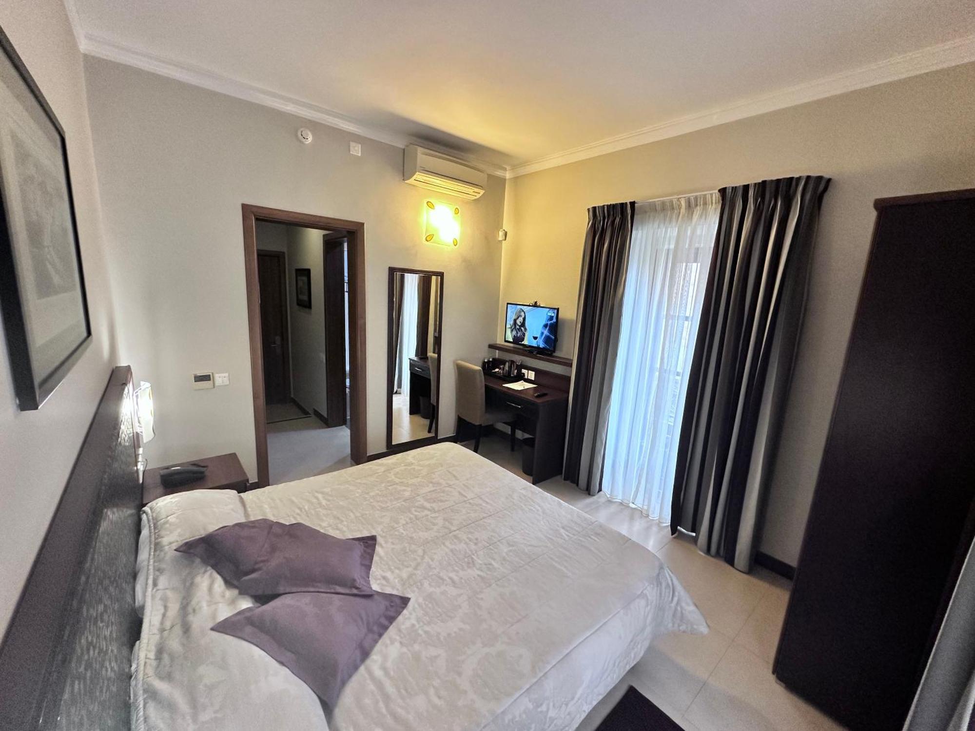 Double or Twin Room Sea View