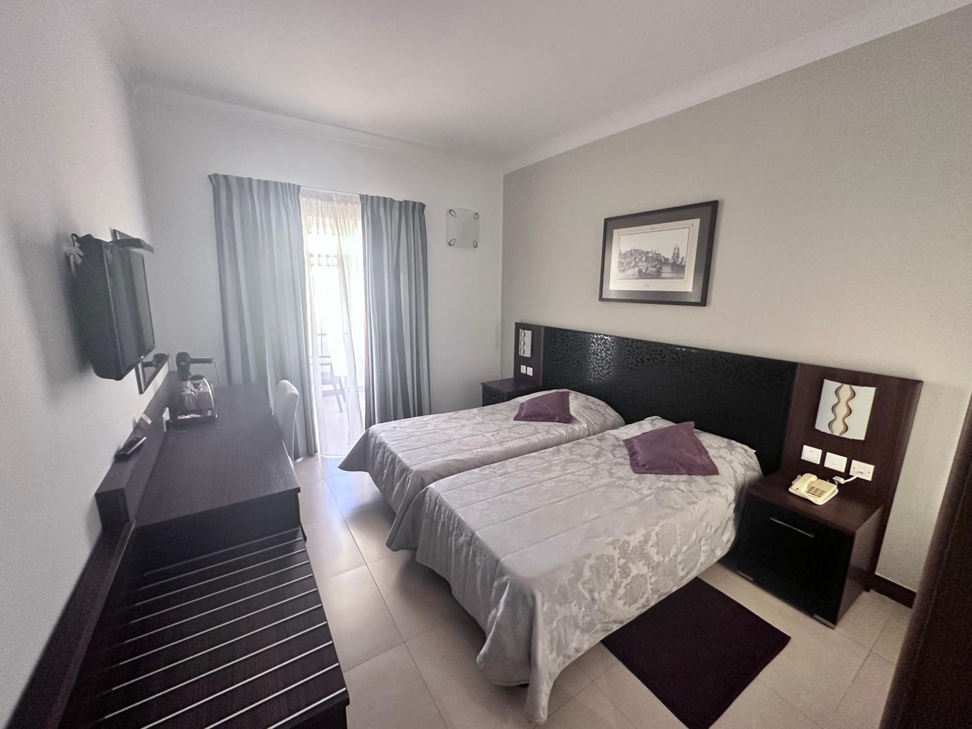 Double or Twin Room Sea View