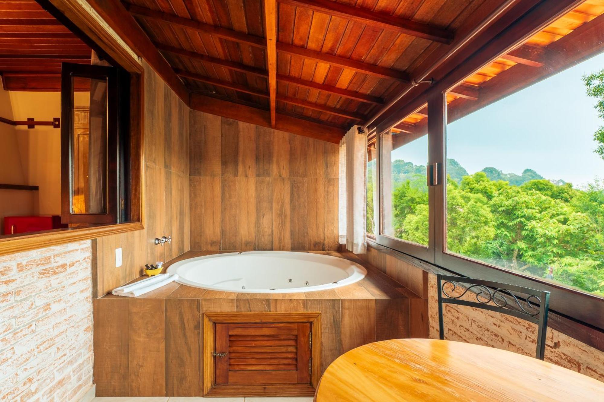 Premium Suite Spa Bath