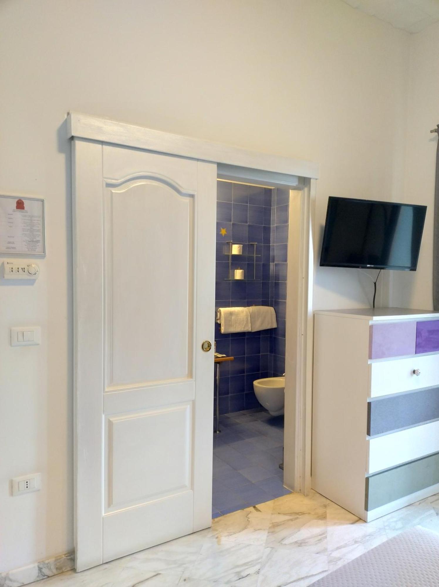 Standard Queen Room