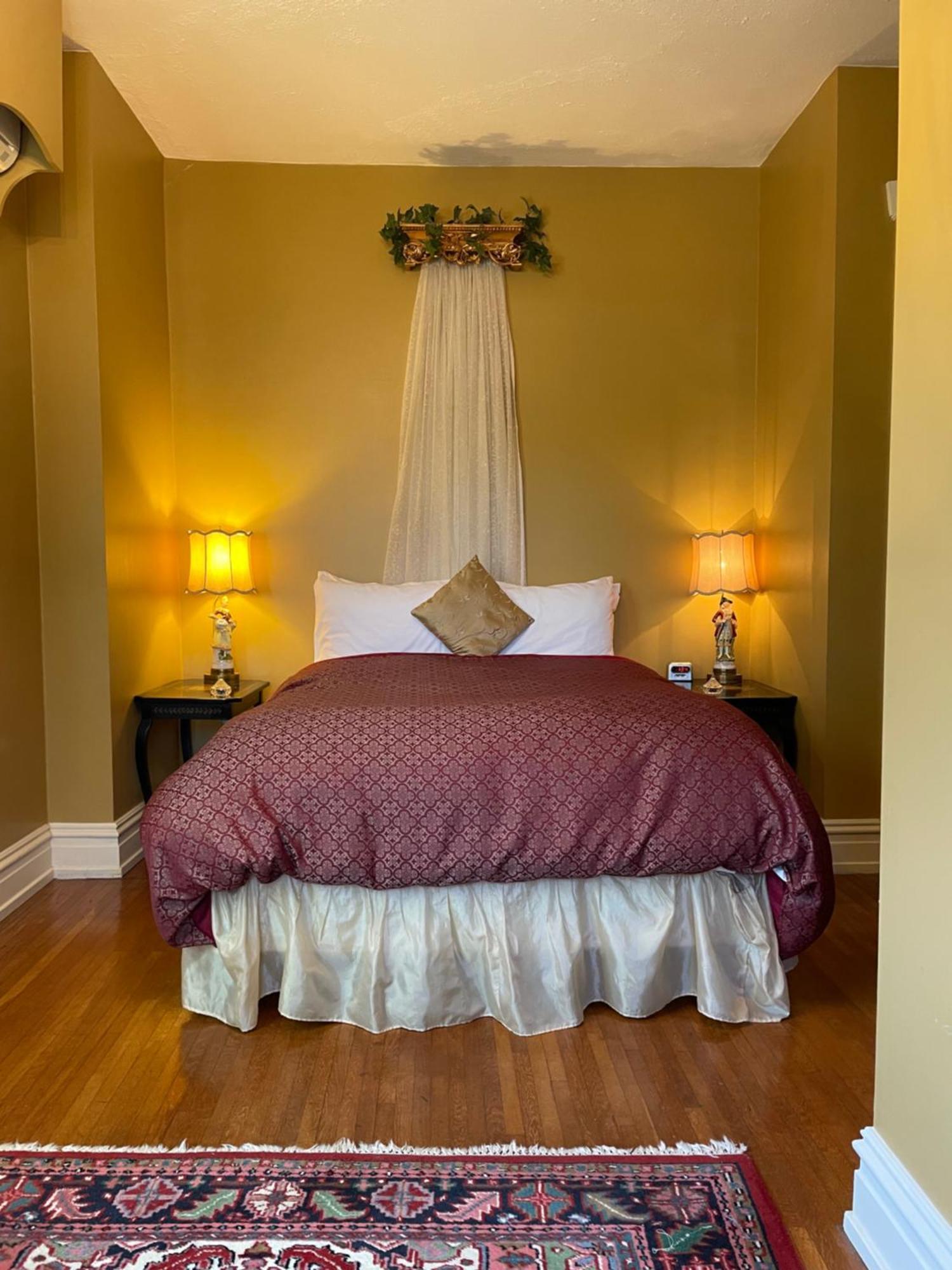 Deluxe Queen Room