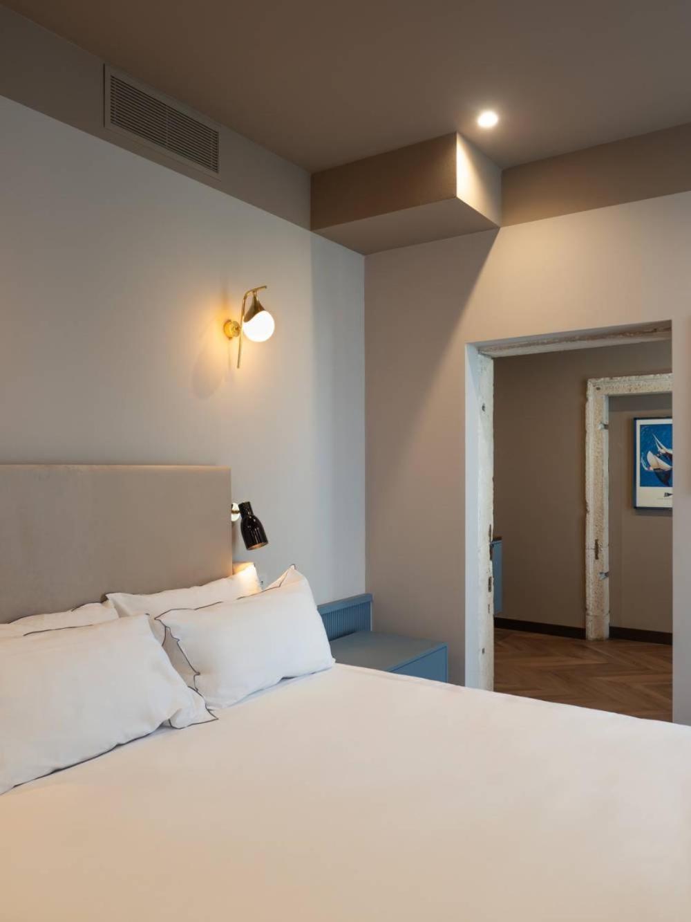 Suite King Bed Non-Smoking