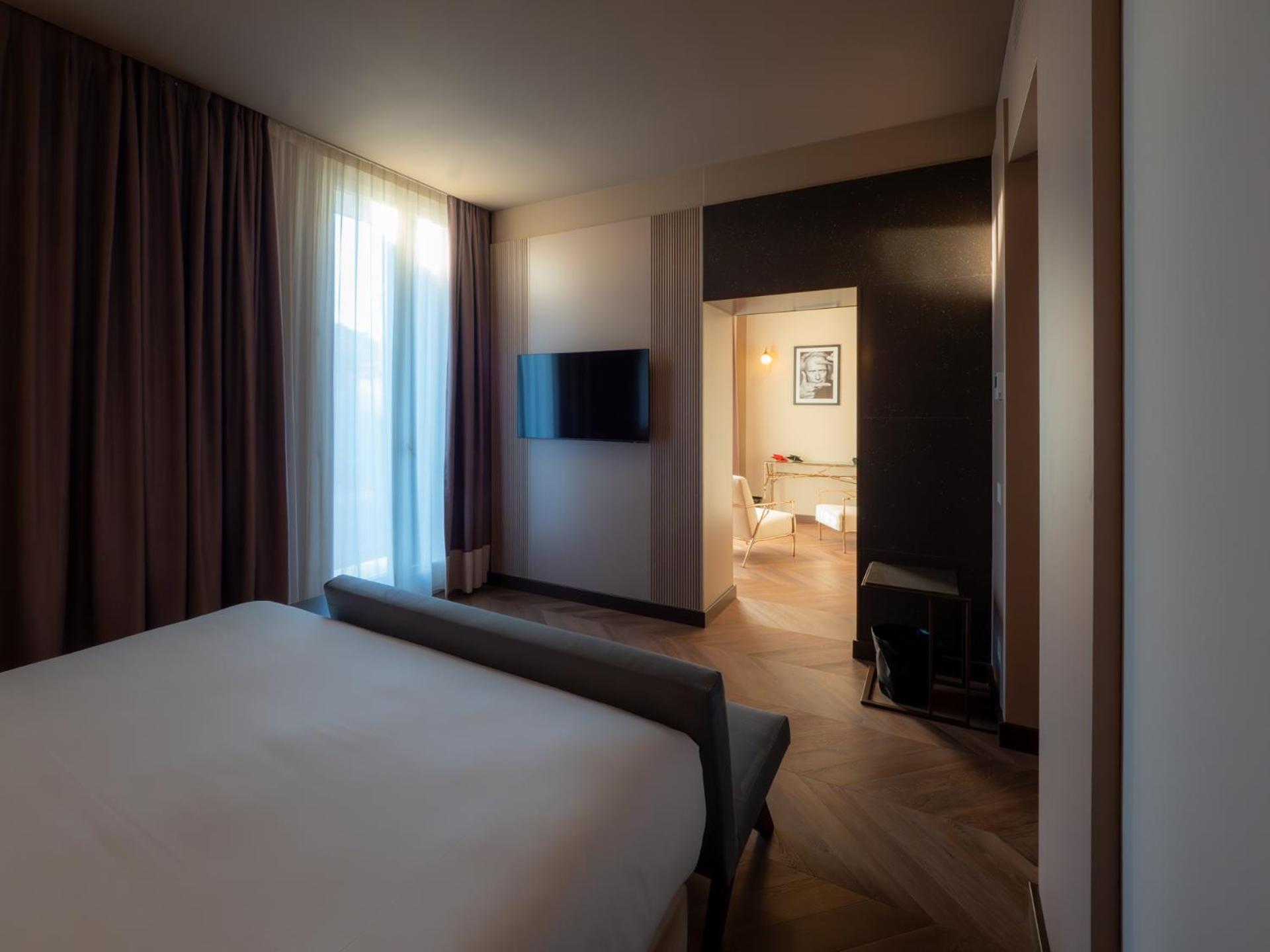 Suite King Bed Non-Smoking
