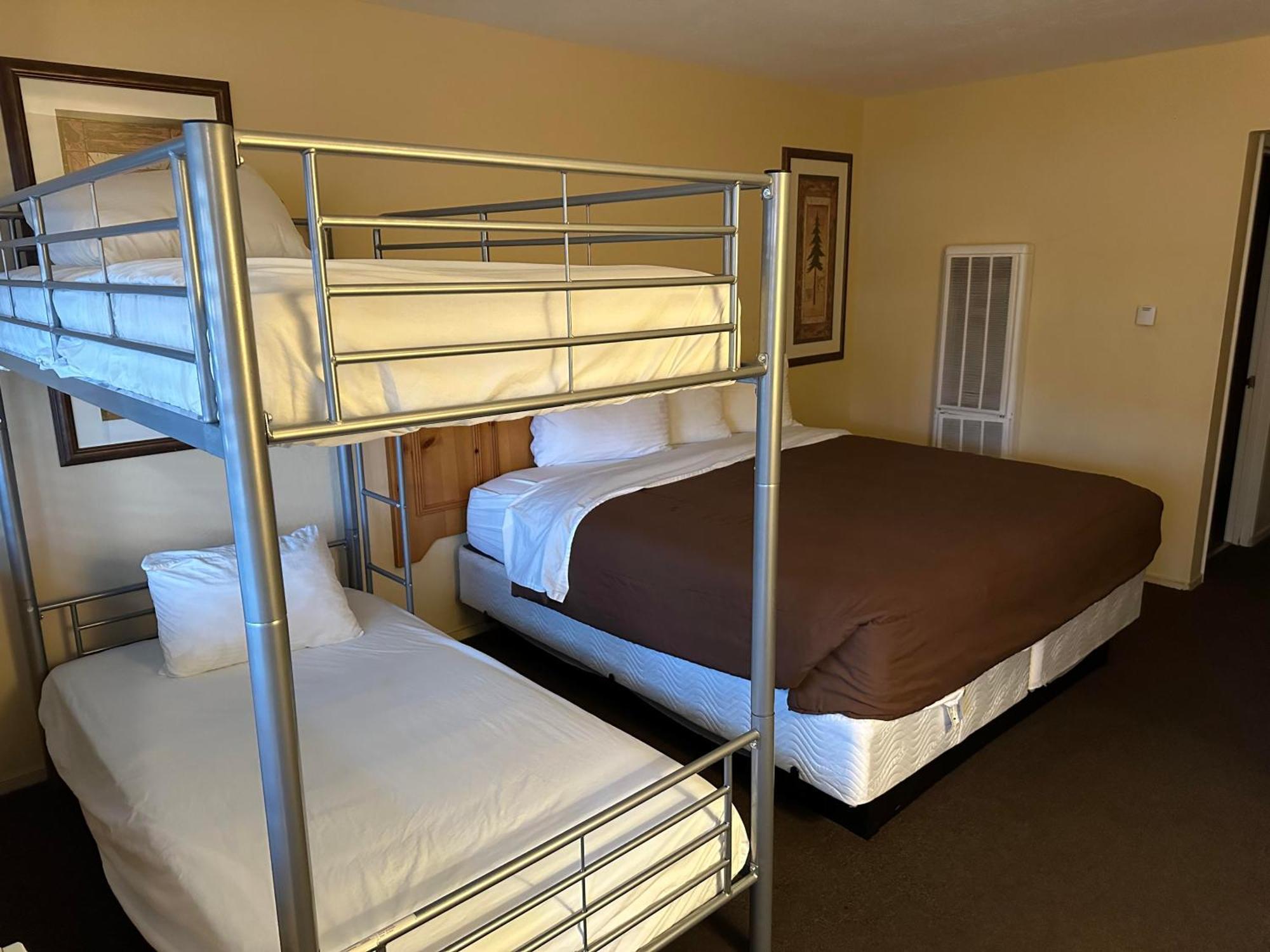 Family Room 1king bed 1 bunk bed
