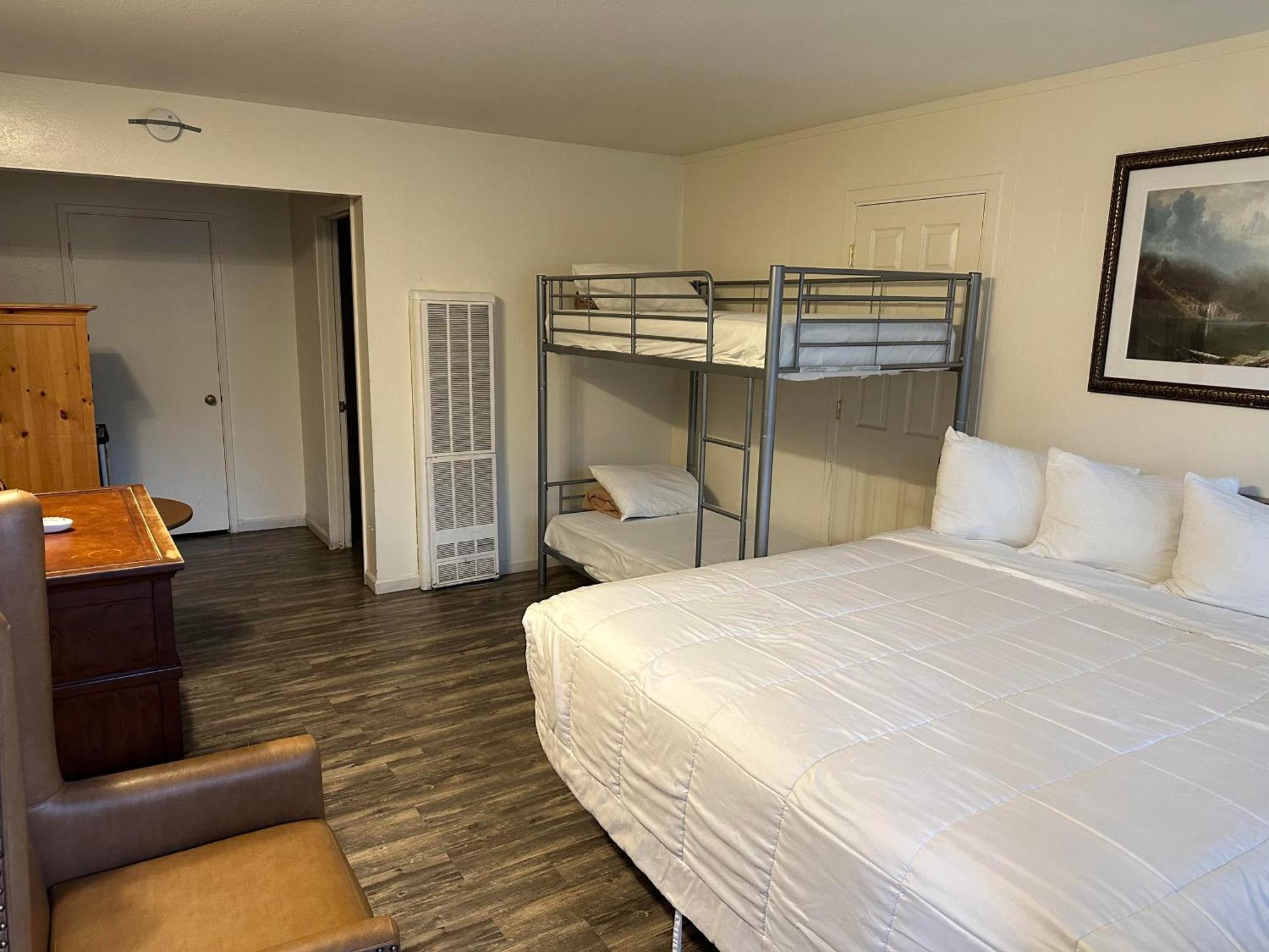Family Room 1king bed 1 bunk bed