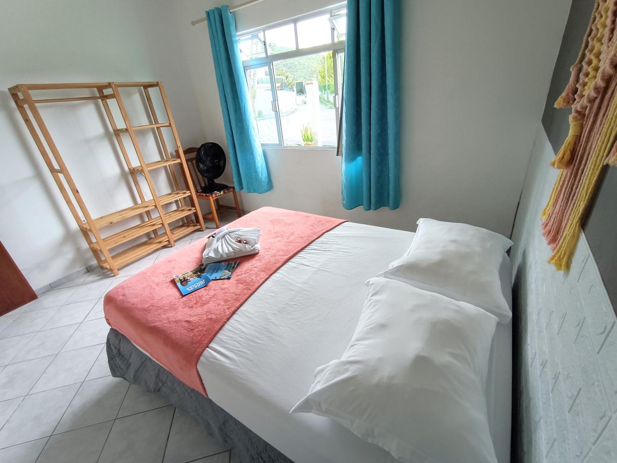 Quarto Duplo com Banheiro Compartilhado