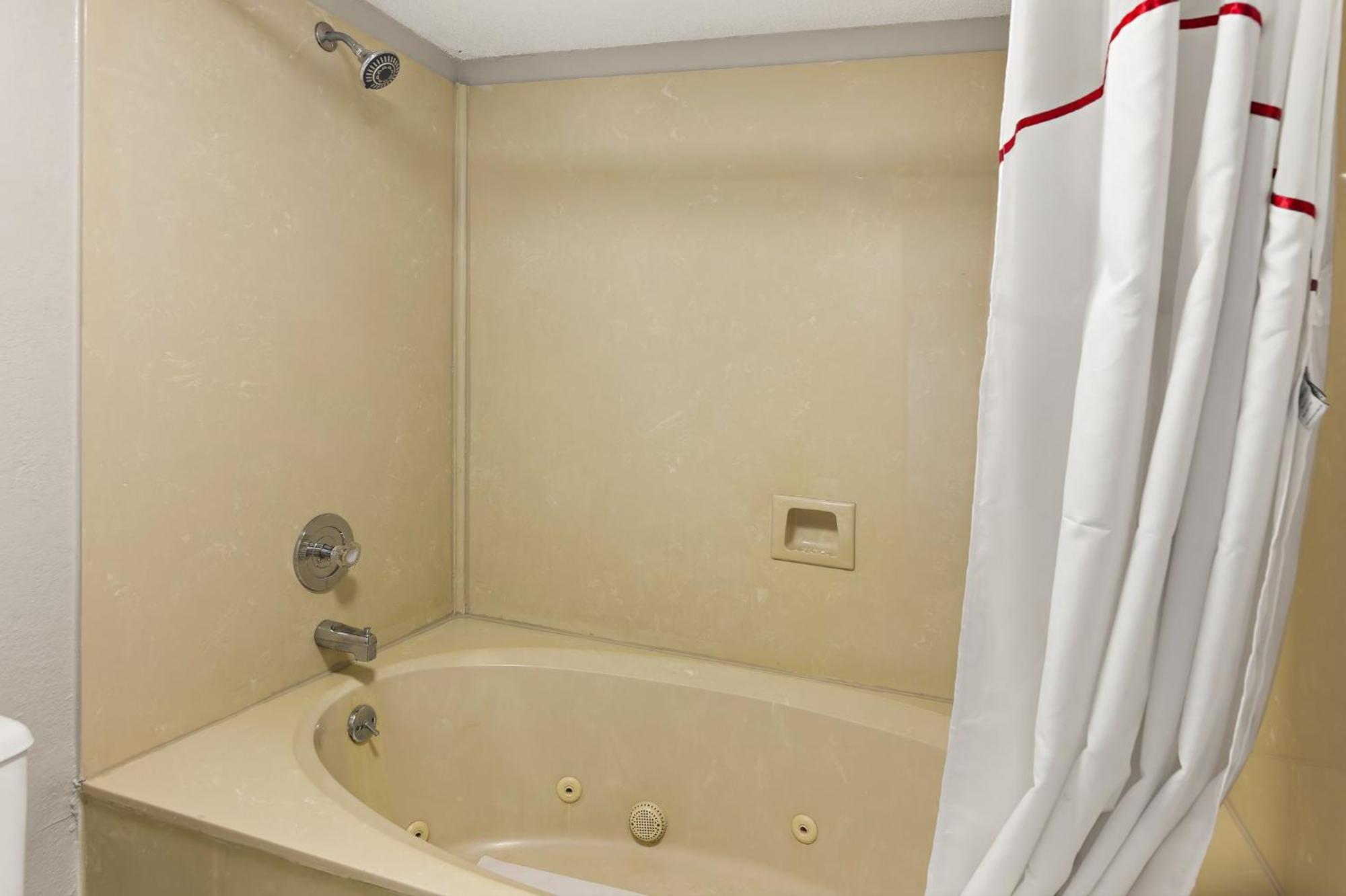 Deluxe Two Queen Beds with Jetted Tub Non-Smoking