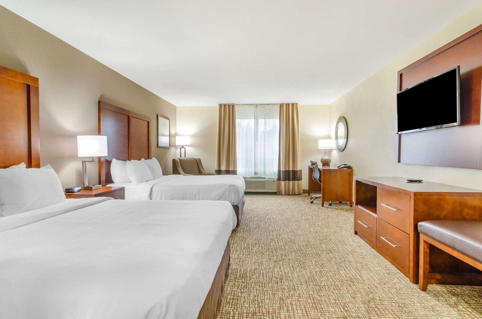 Queen Room with Two Queen Beds - Non-Smoking