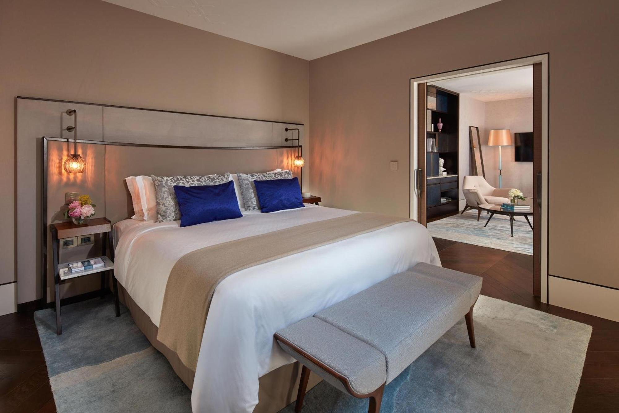 One-Bedroom Venetian King Suite City View