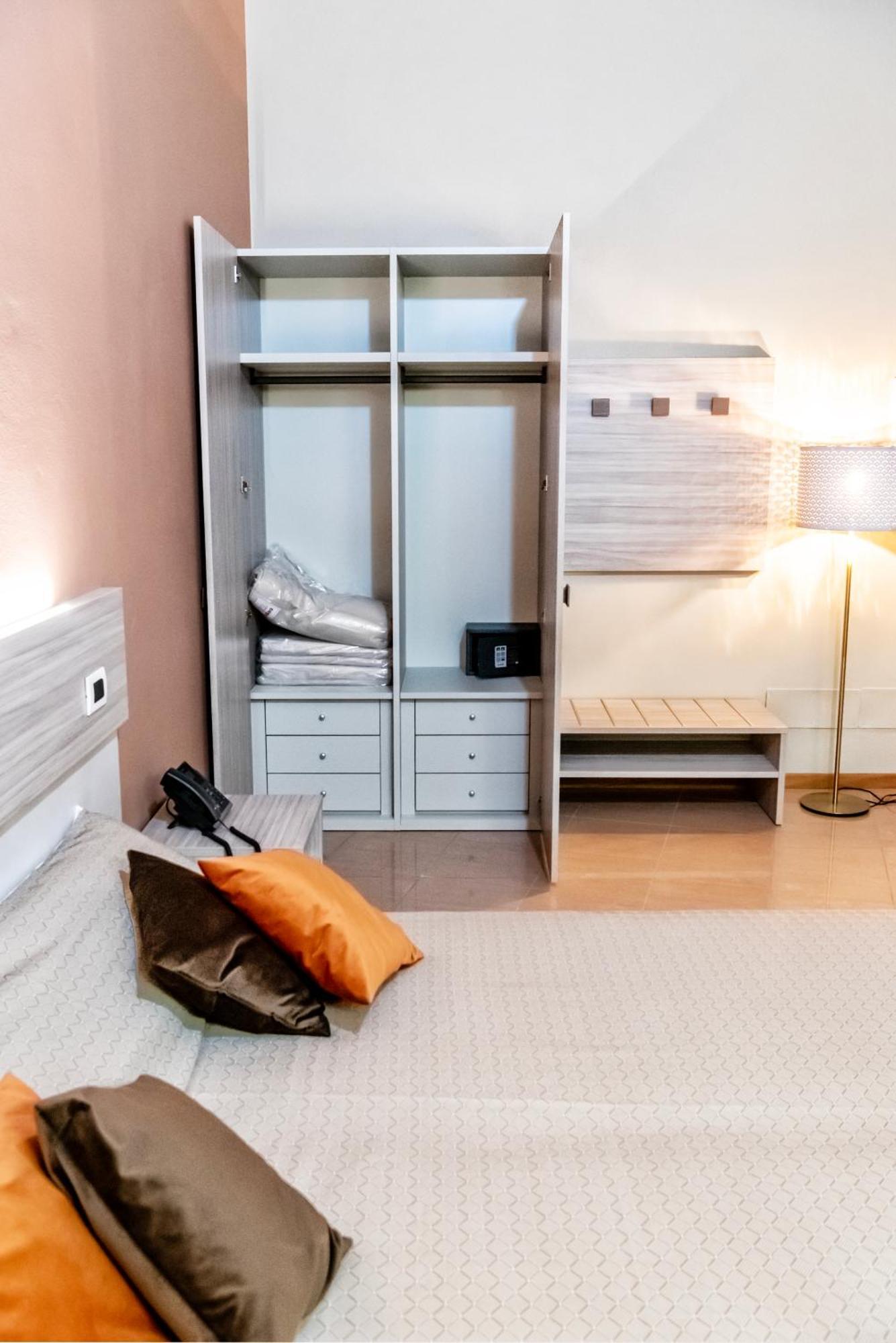 Double or Twin Room Private Bathroom
