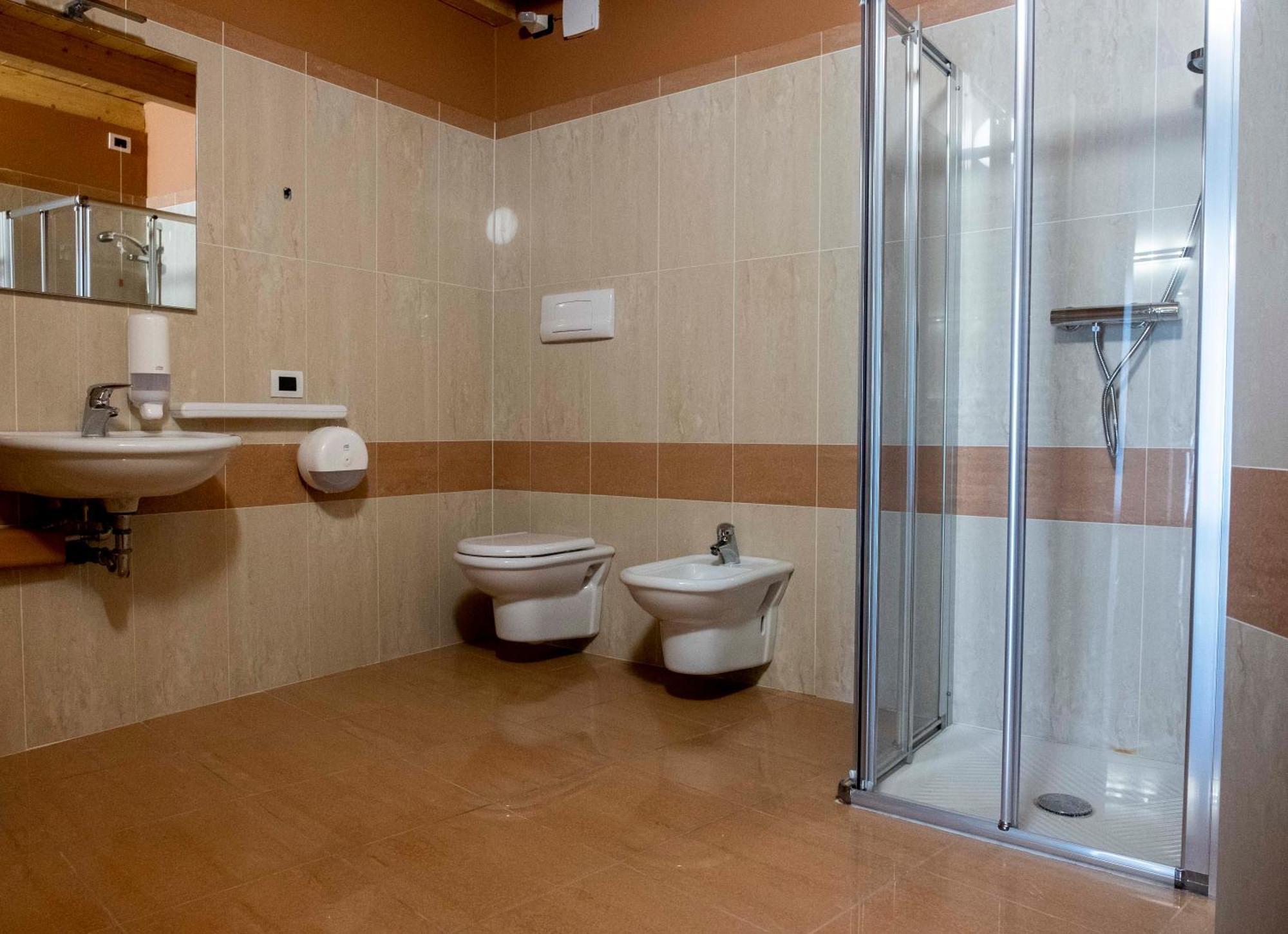 Double or Twin Room Private Bathroom