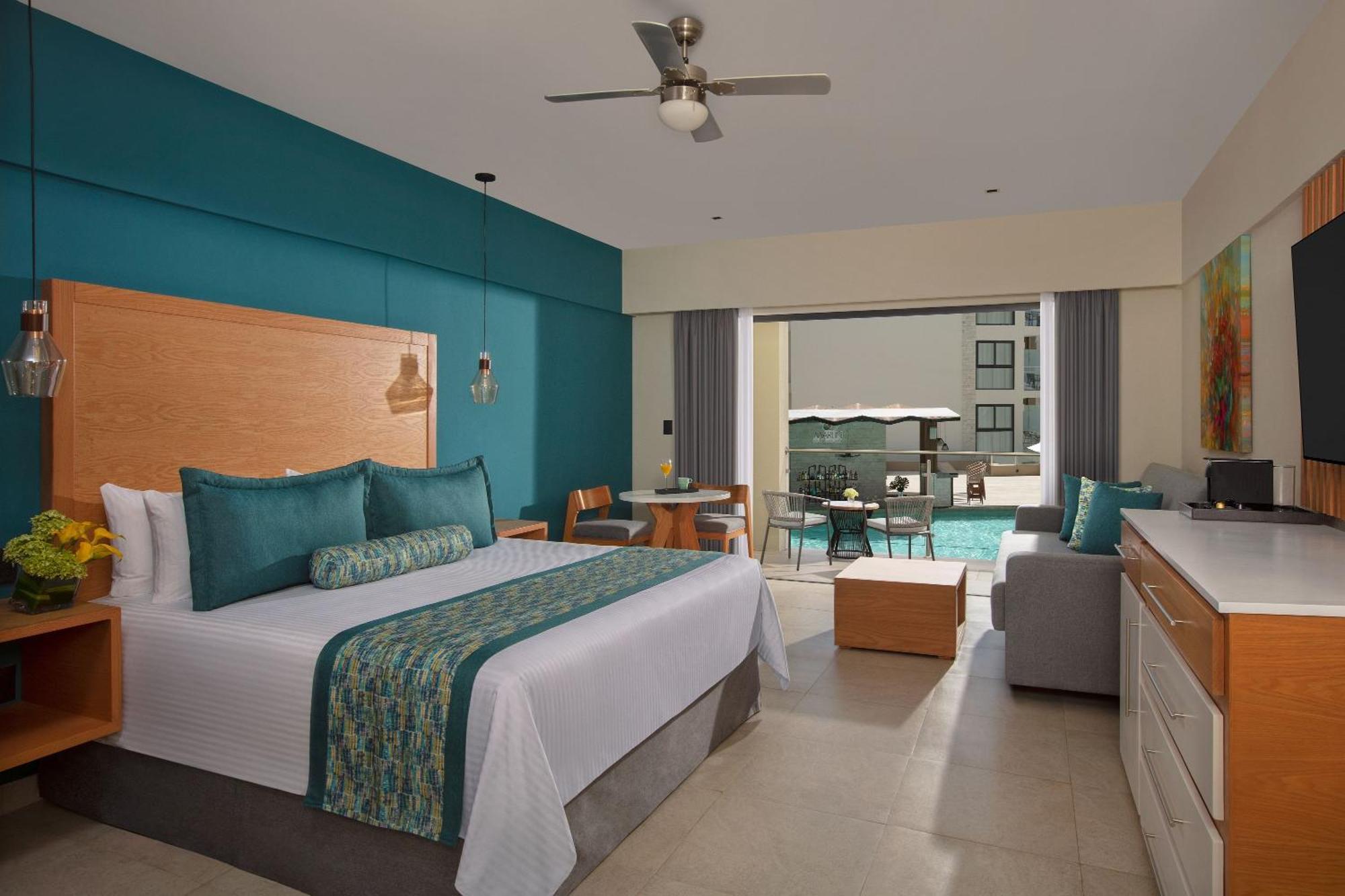 Junior Suite Pool View King