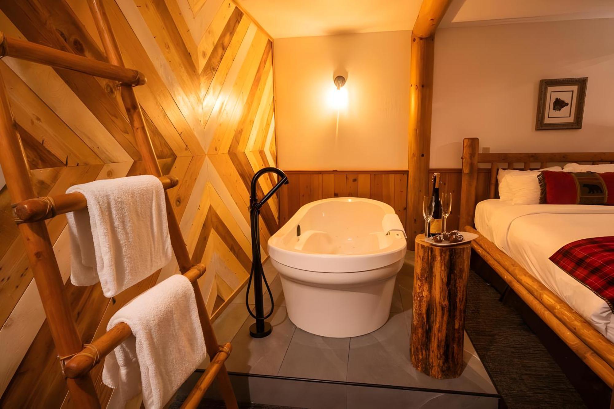 Jacuzzi Suite Sofa Bed Lodge Building