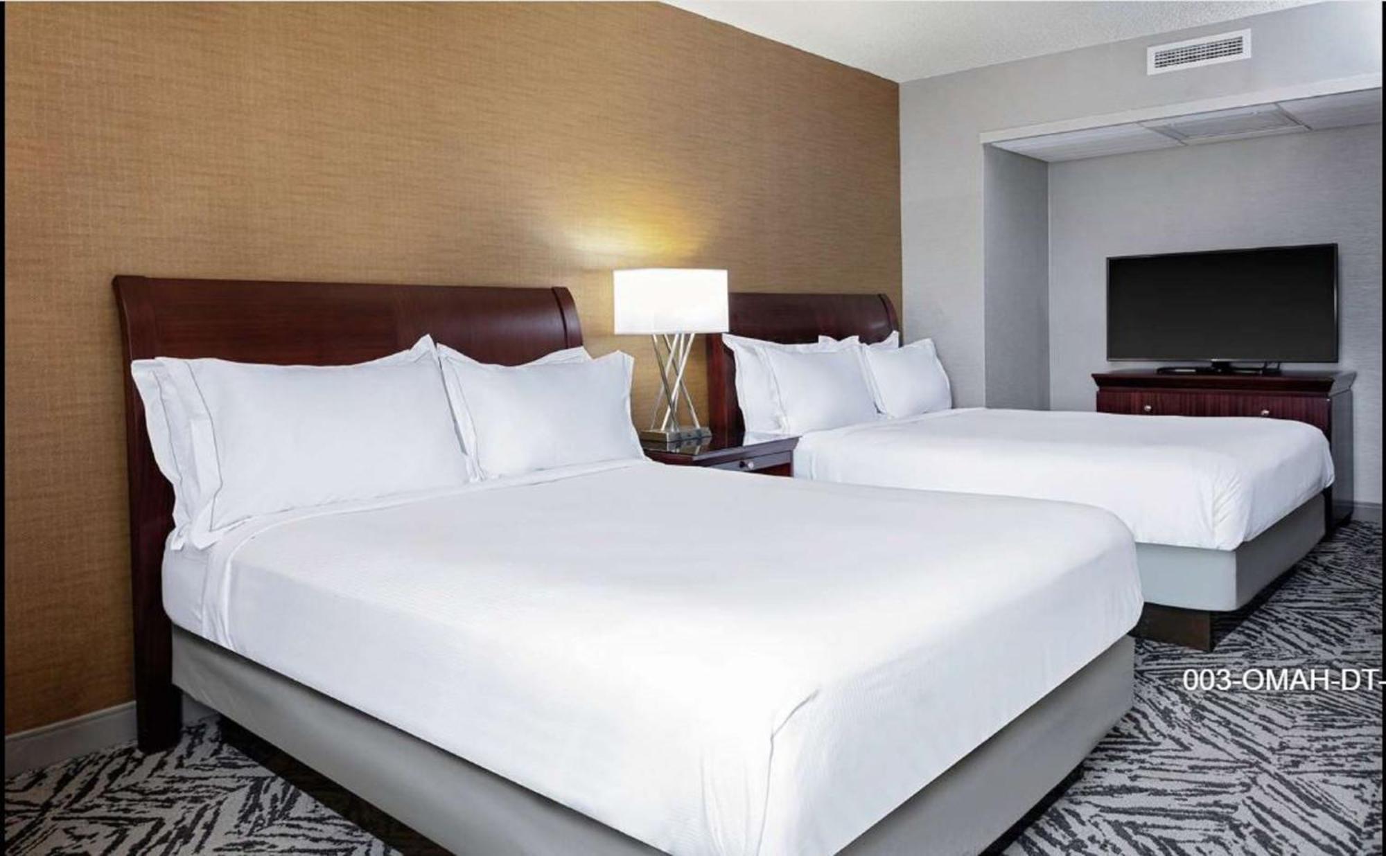 Queen Room Two Queen Beds Bath Tub Mobility Accessible or Non-Smoking