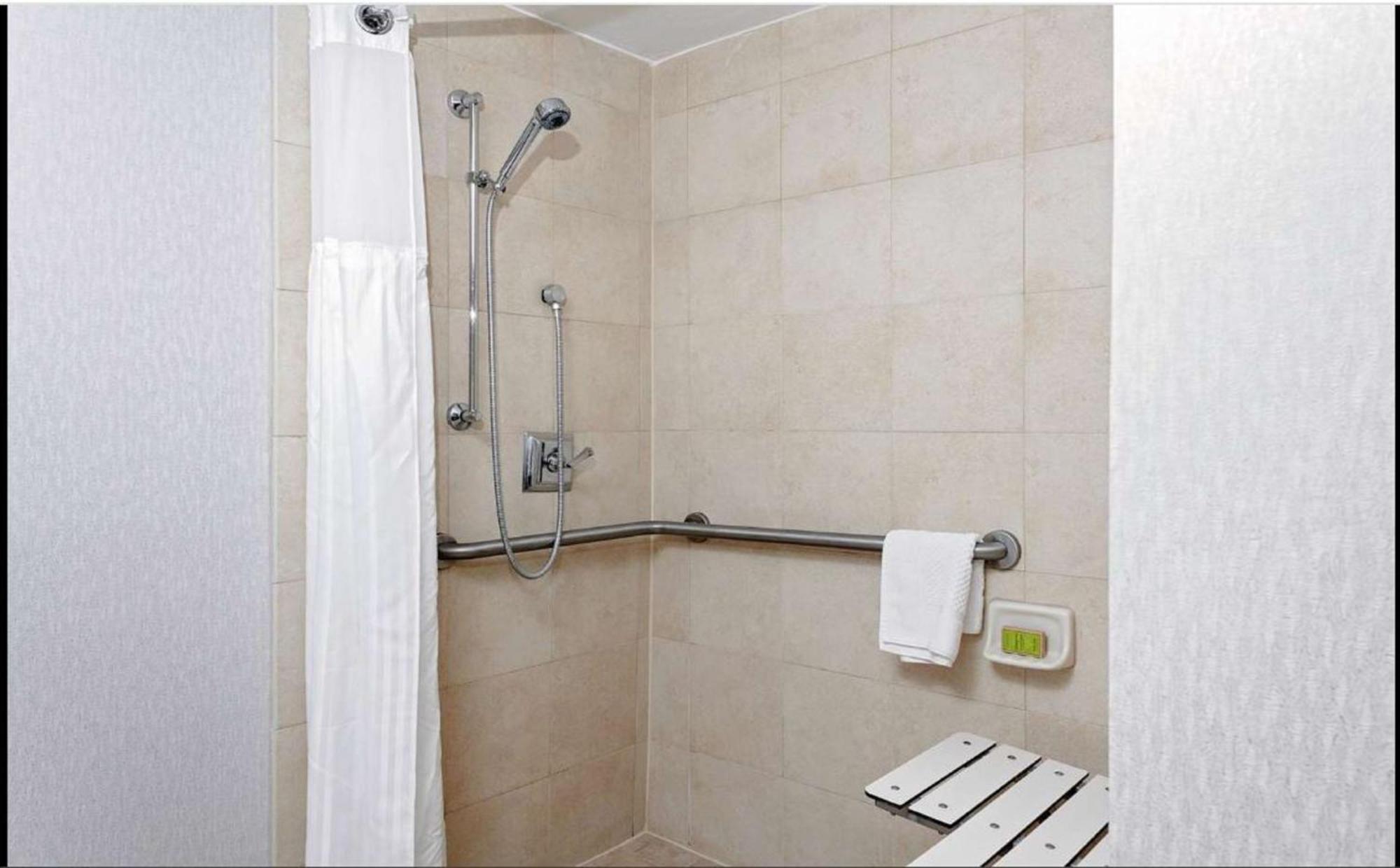 King Room Accessible Tub Mobility Access or Non-Smoking
