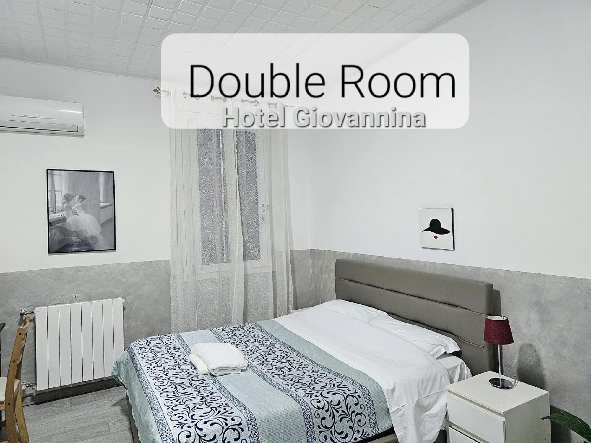 Camera Matrimoniale/Doppia con Letti Singoli con Bagno Privato