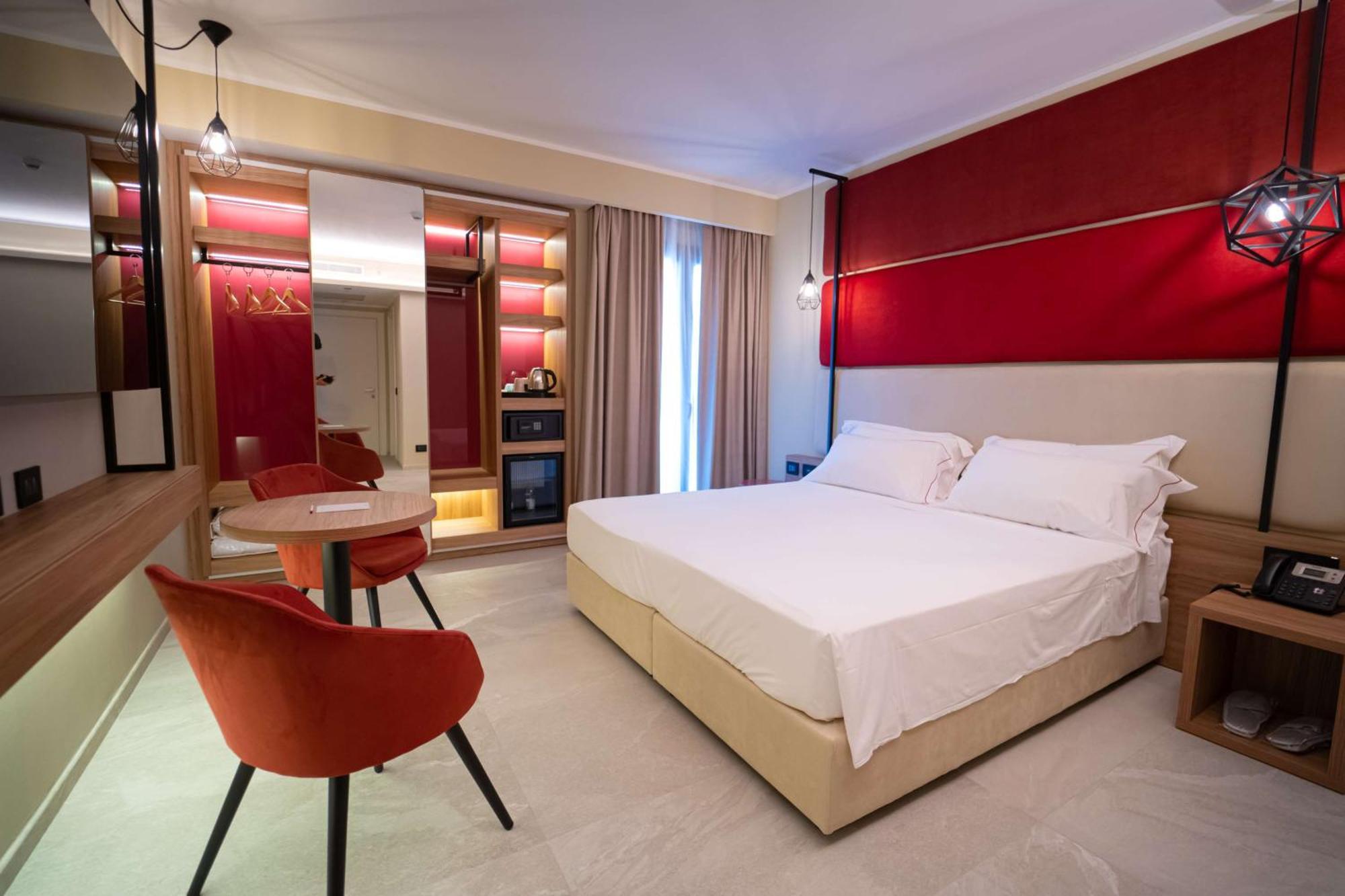 Deluxe Queen Room Balcony Non-Smoking