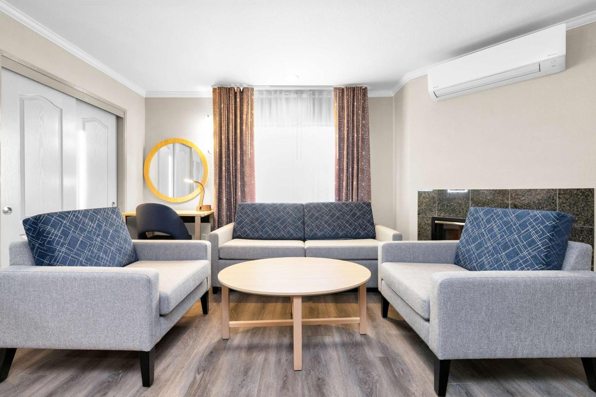 King Suite Sofa Bed Fireplace Non-Smoking