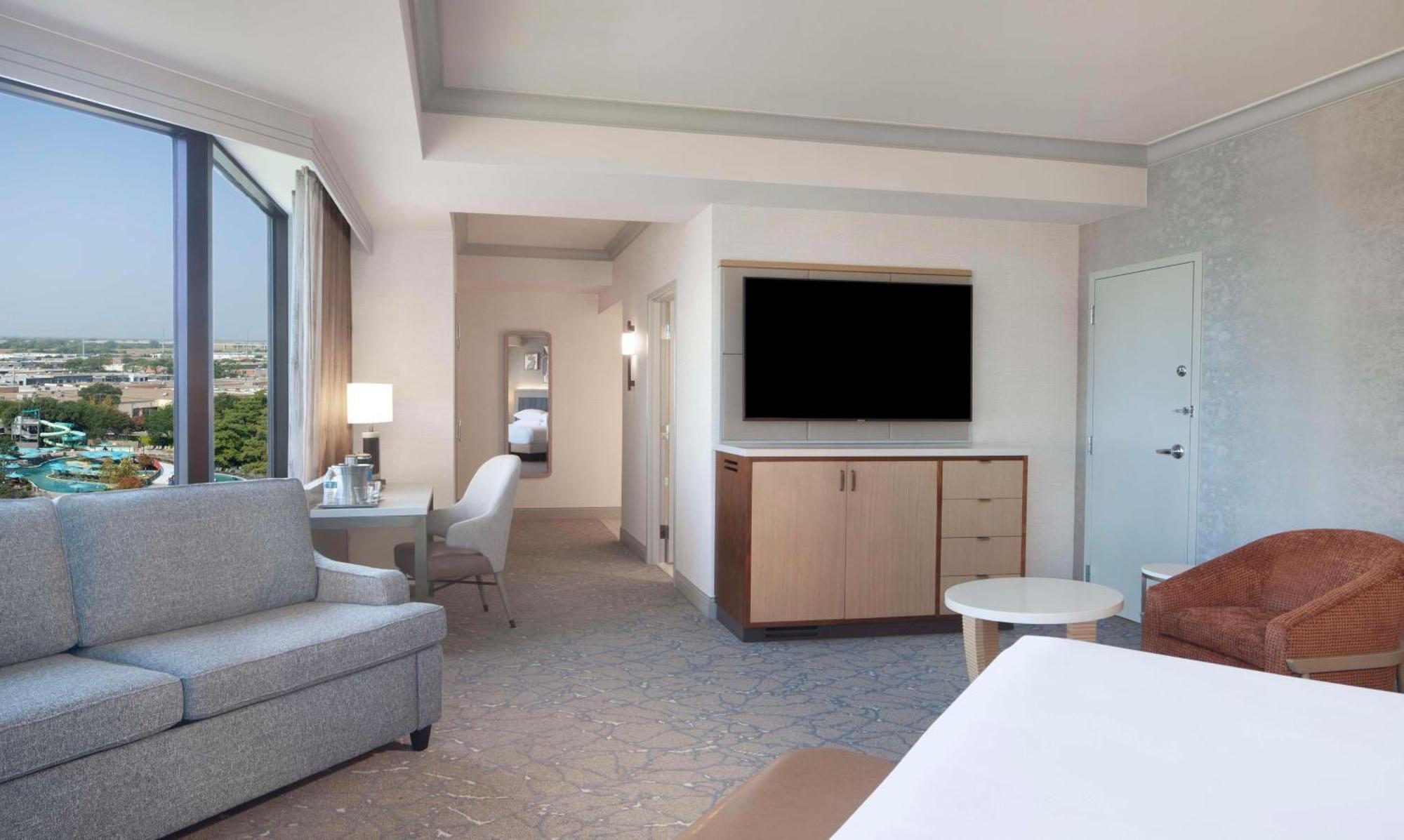 Tower Signature Junior King Suite,1538013766:JPEG