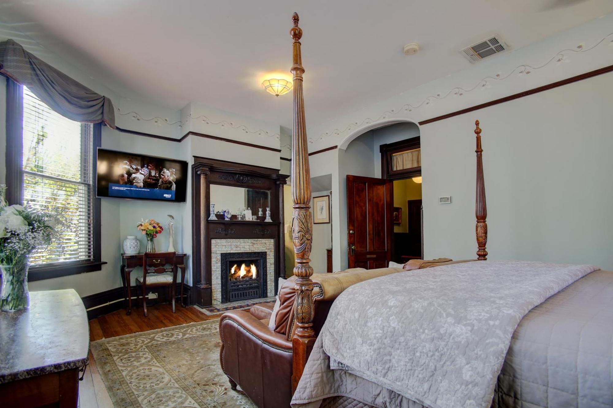 King Room Huntingdon Garden