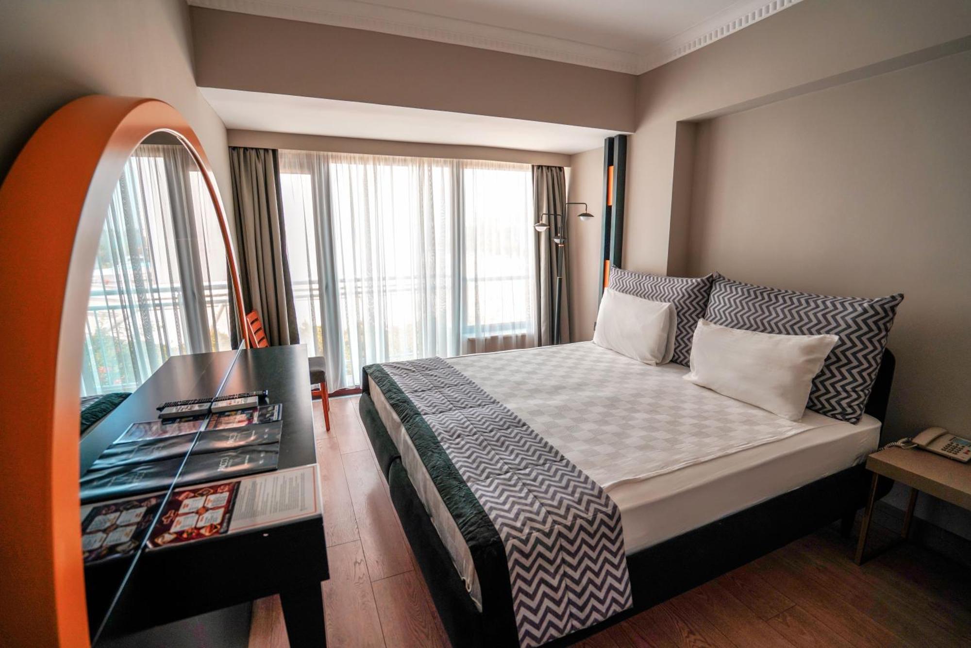 Double or Twin Room Partial Sea View