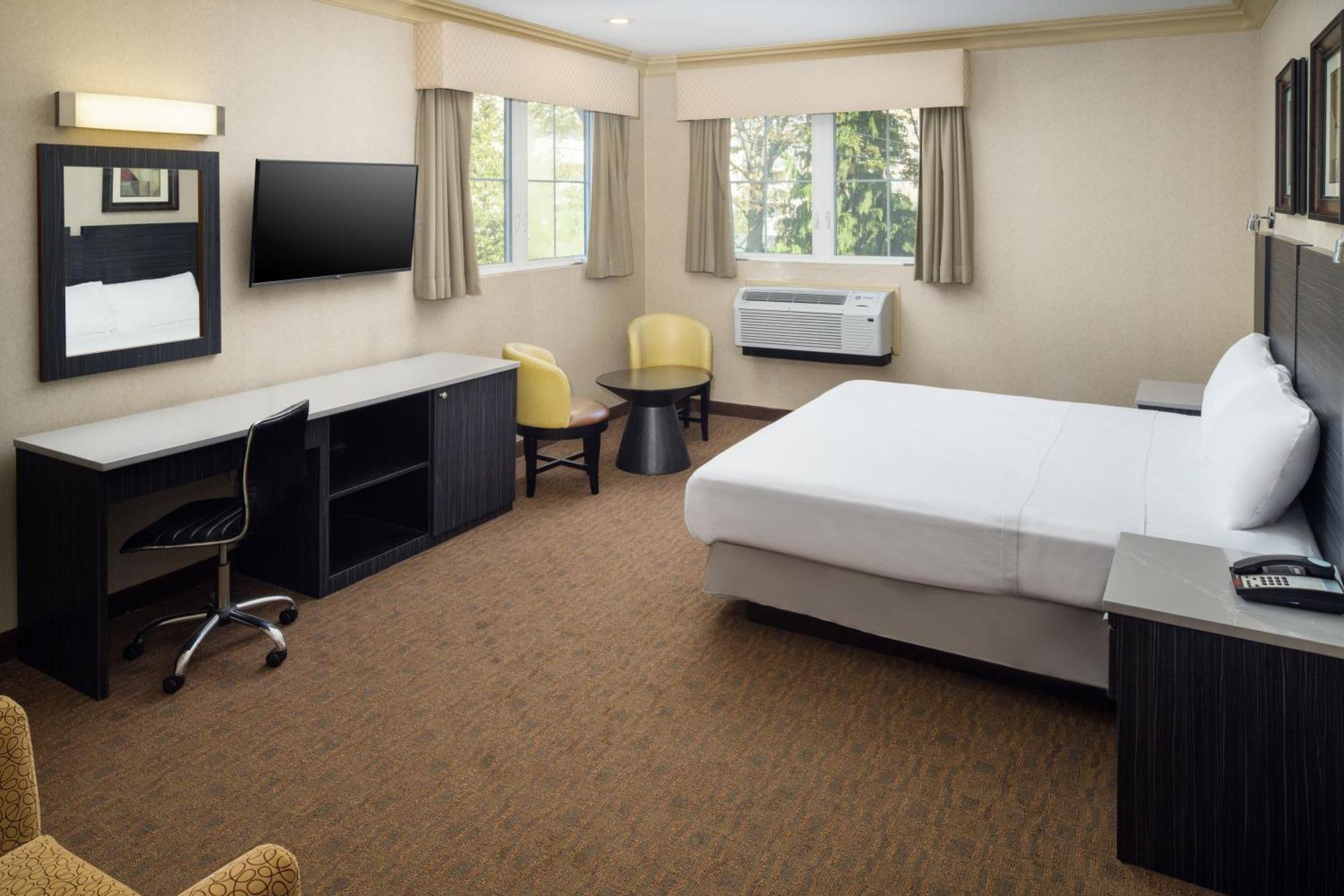 Deluxe King Room - Non-Smoking