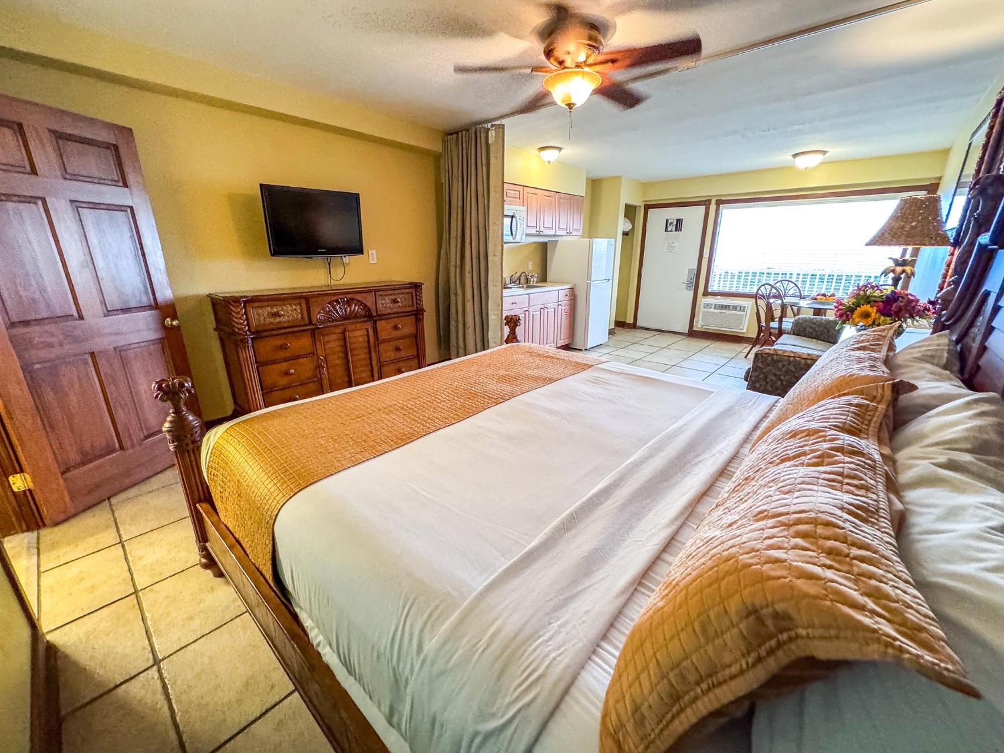 Oceanfront Deluxe Room Kitchenette