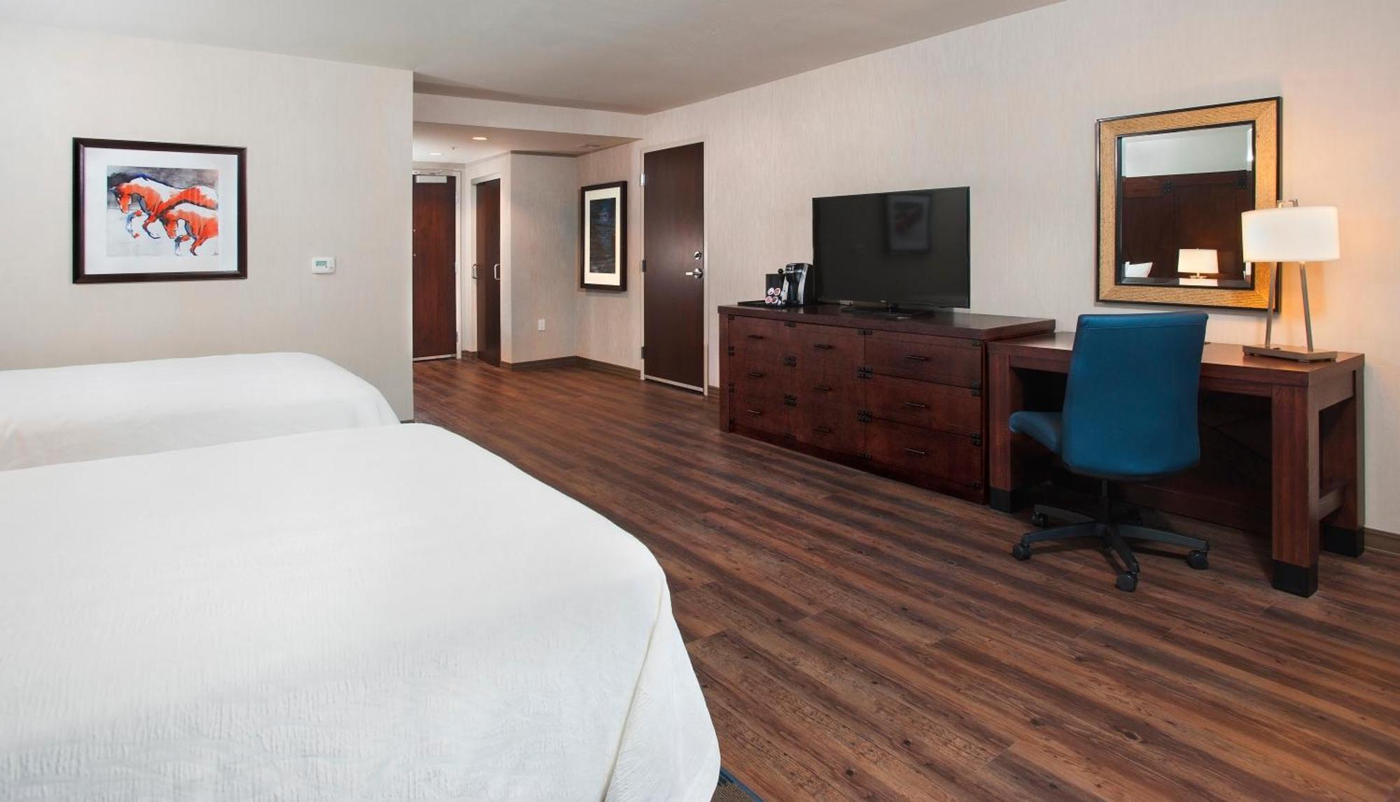 Queen Room Two Queen Beds Mobility Hearing Access
