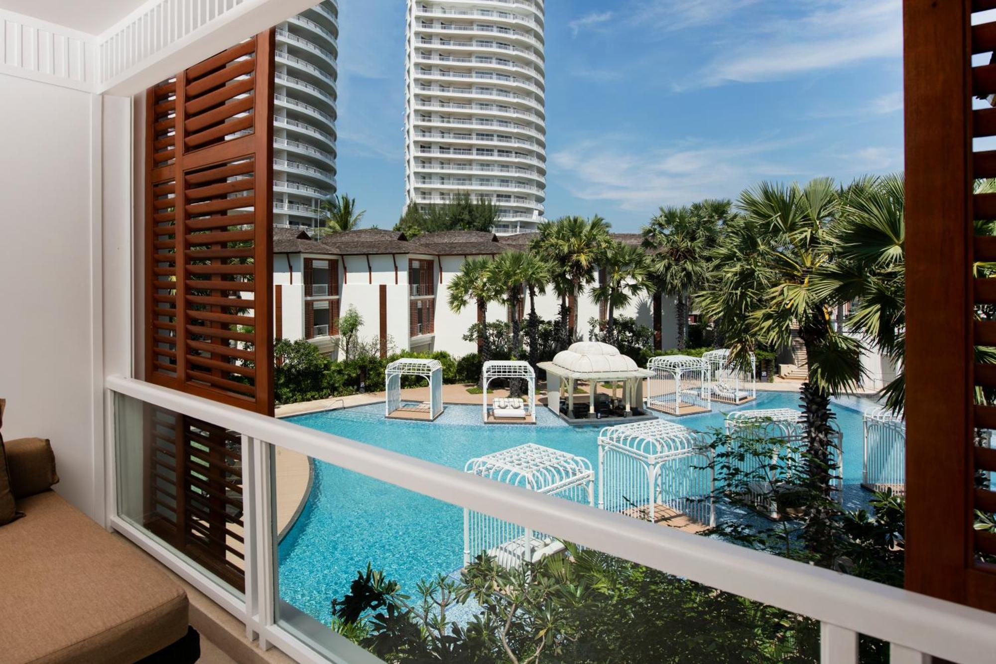 Premium King Room Pool View