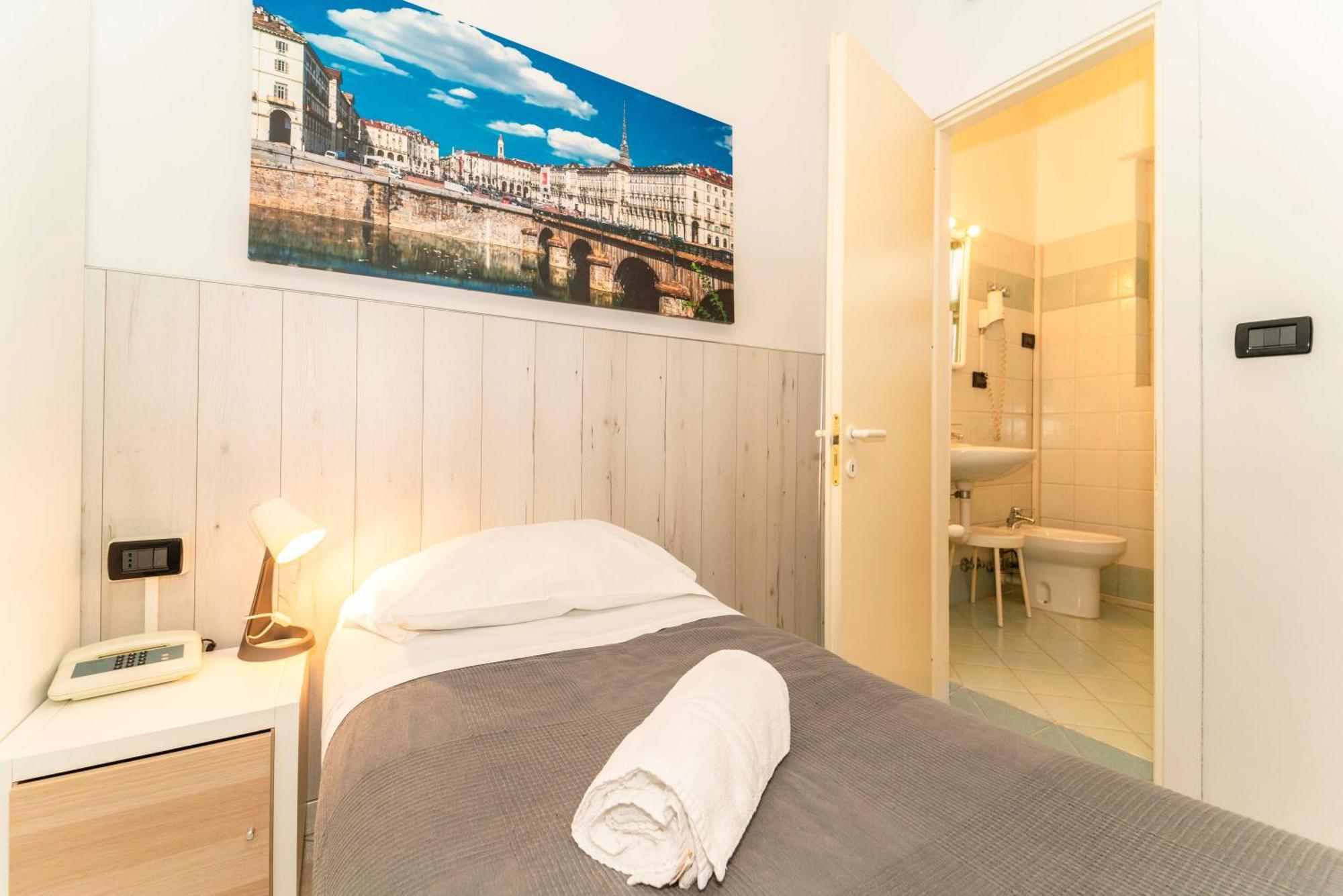 Small Single Room,1538778406:JPEG