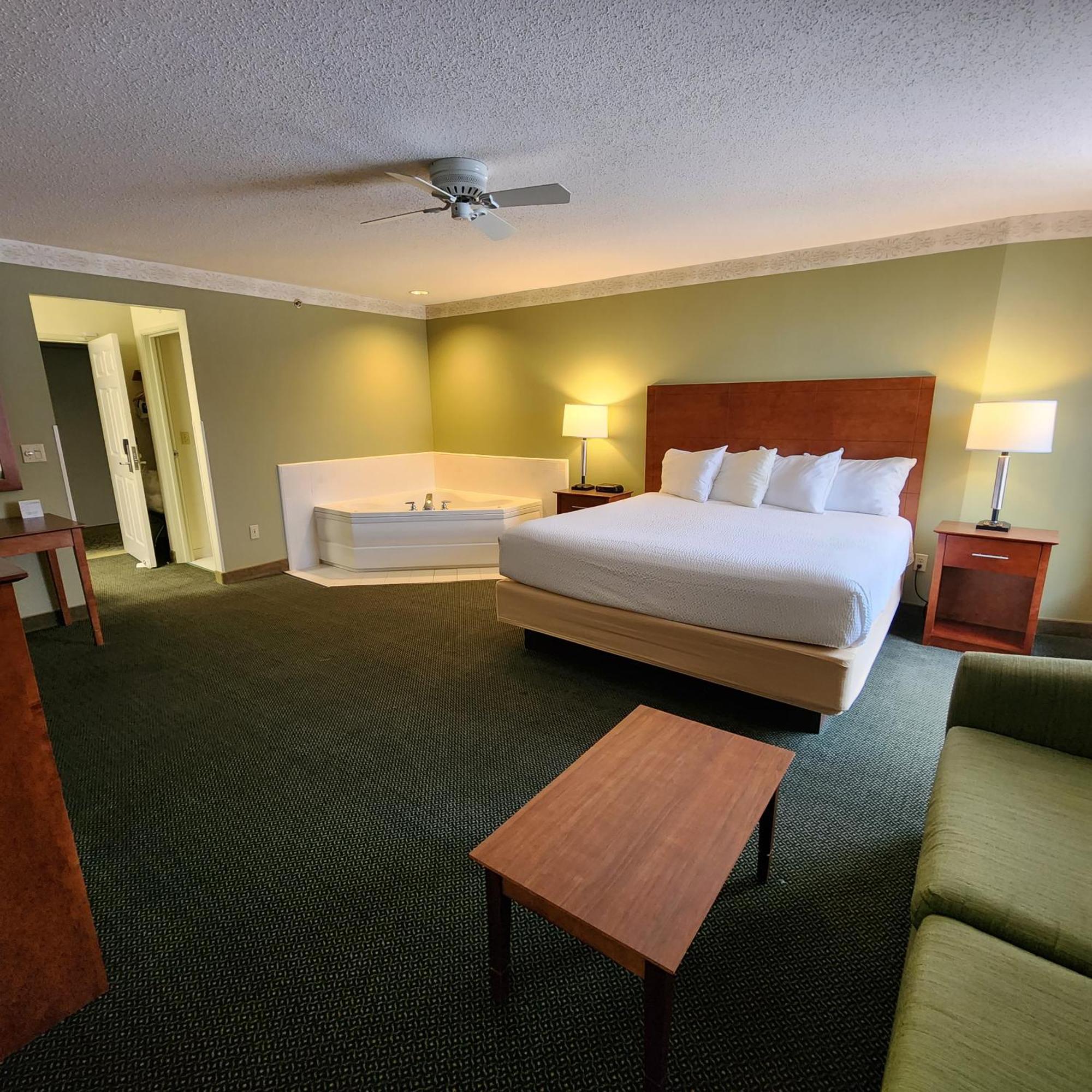 King Suite Whirlpool Non-Smoking