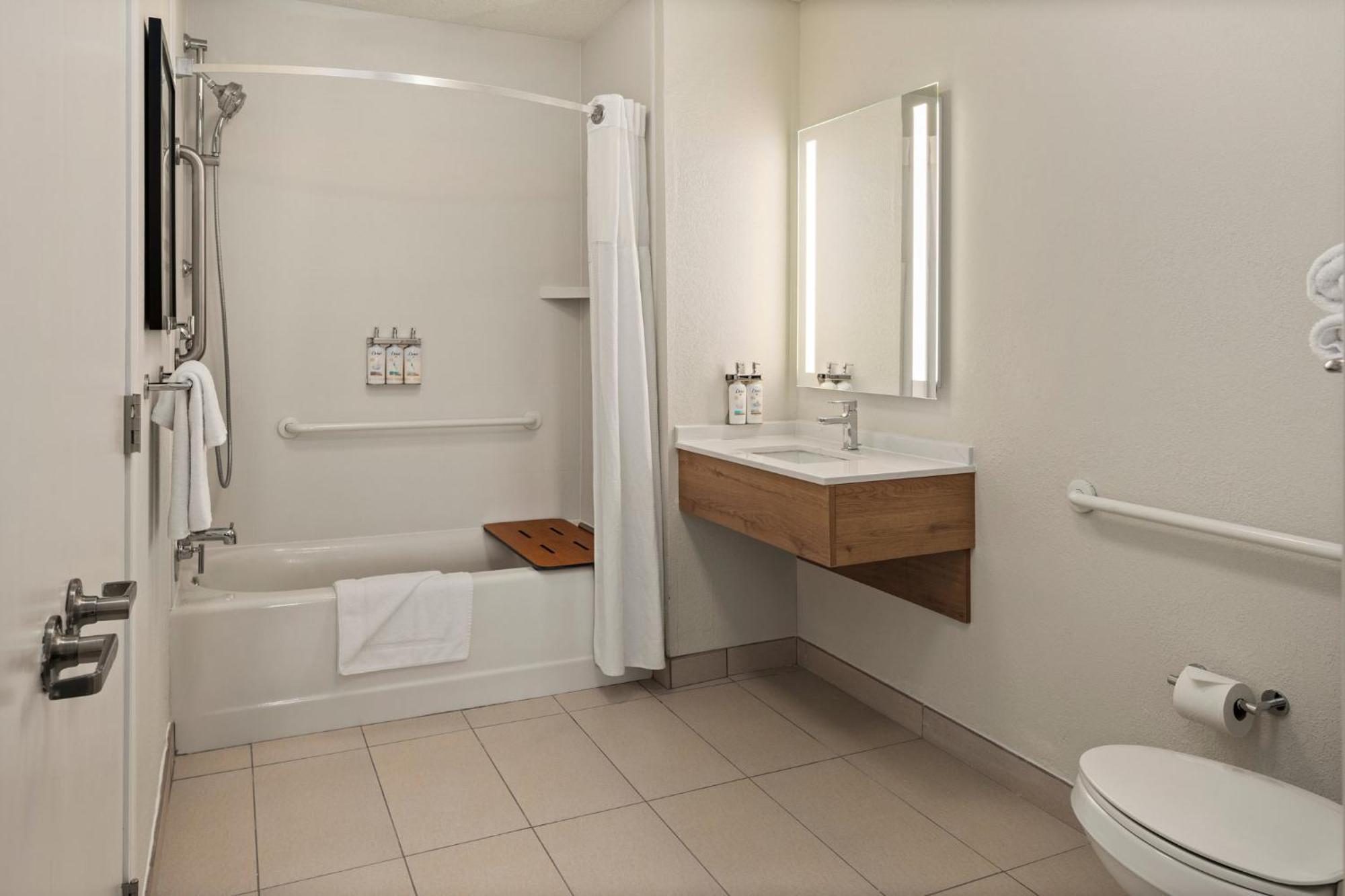 Queen Room - Mobility/Hearing Access - Non-Smoking