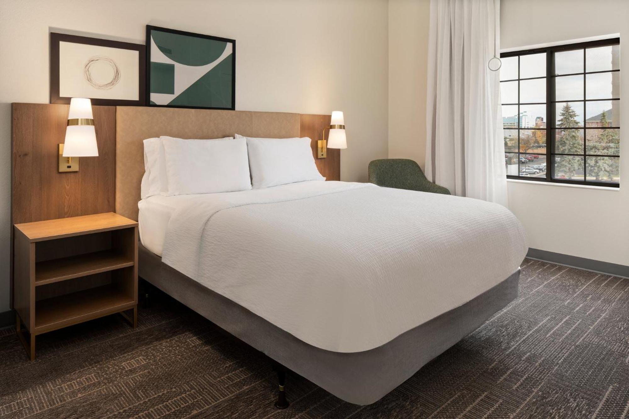 Queen Room Mobility or Hearing Access Non-Smoking