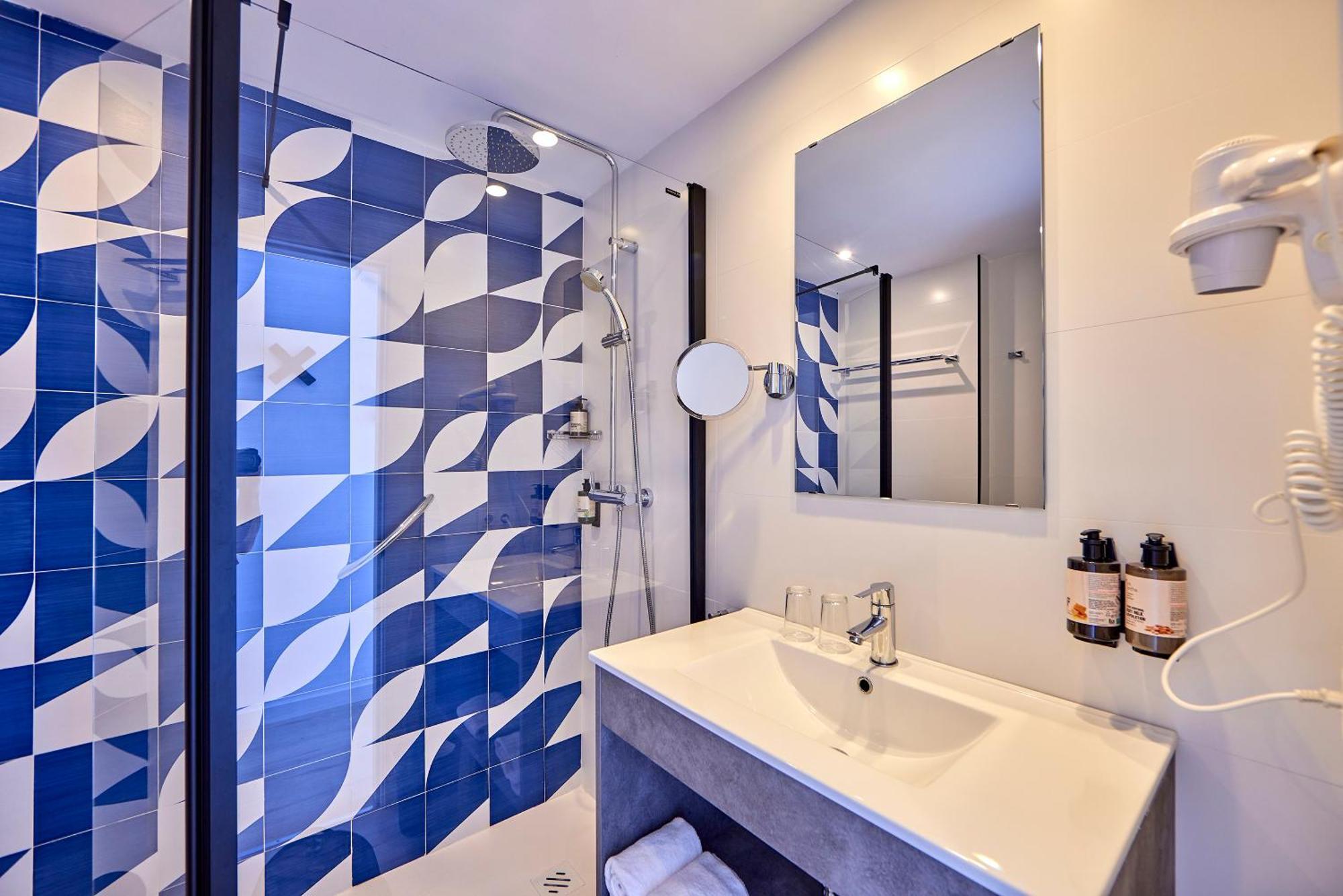Double or Twin Room Sea View