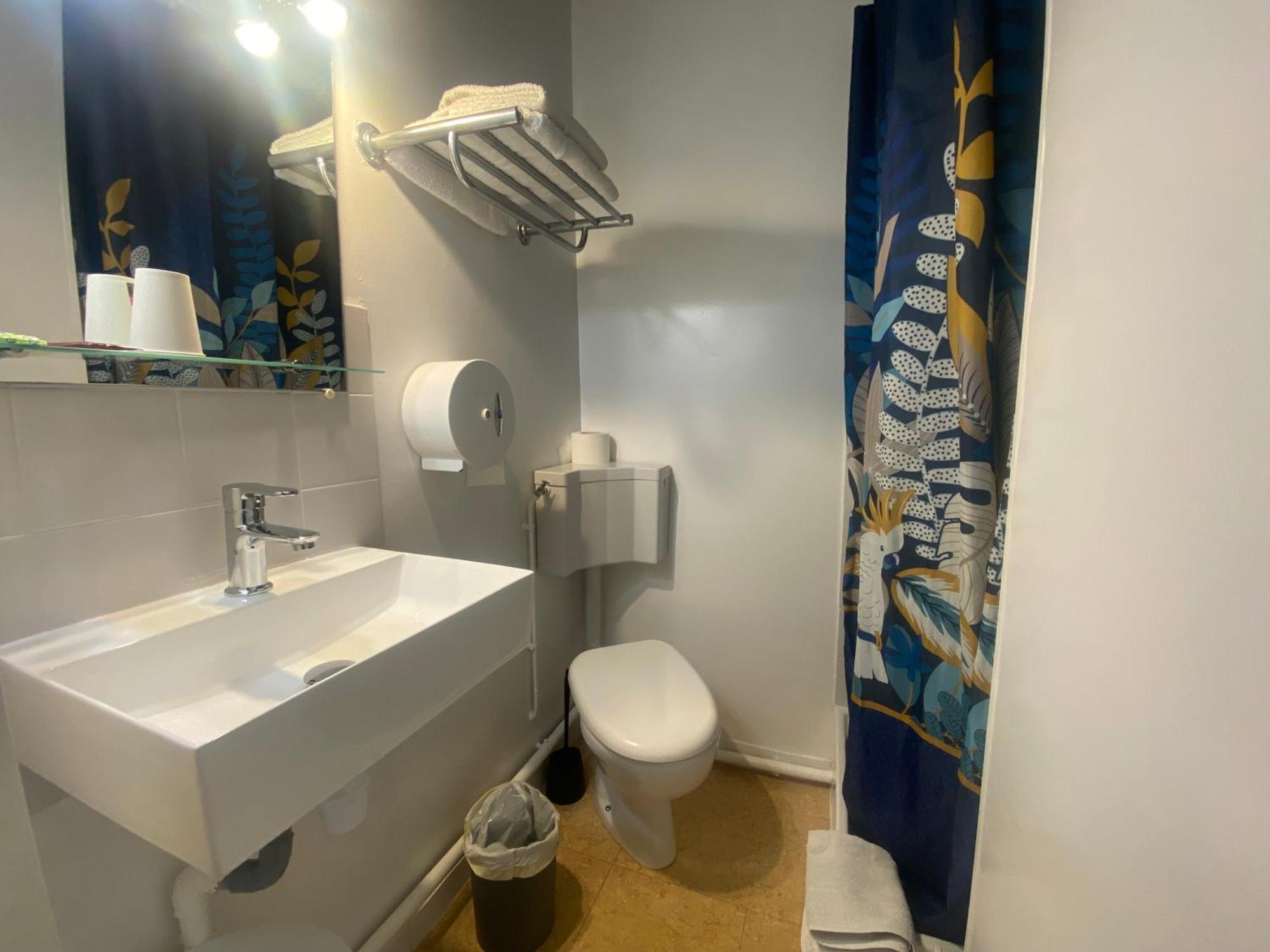 Standard Single Room Shower