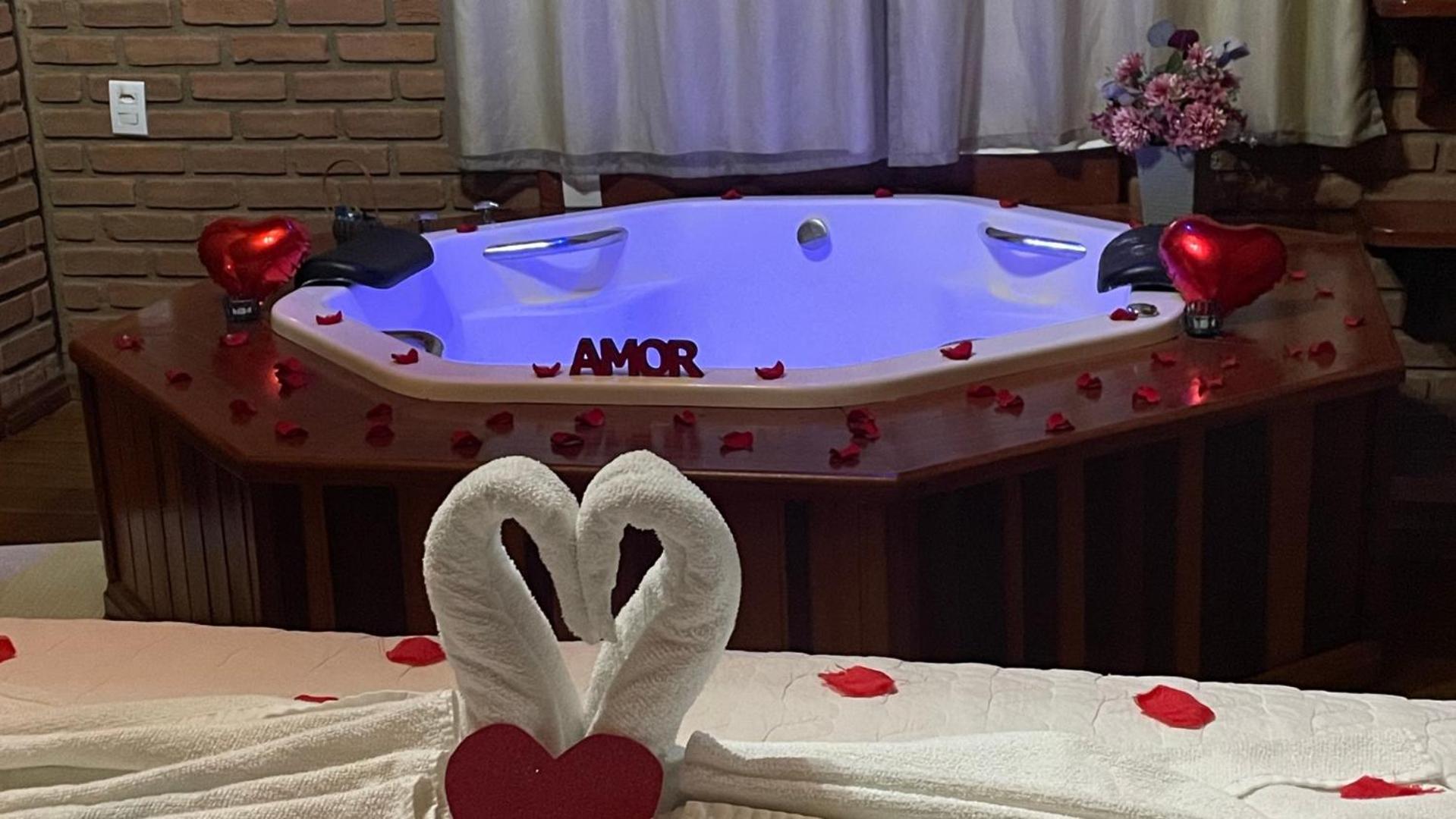 Master Chalet Hot Tub