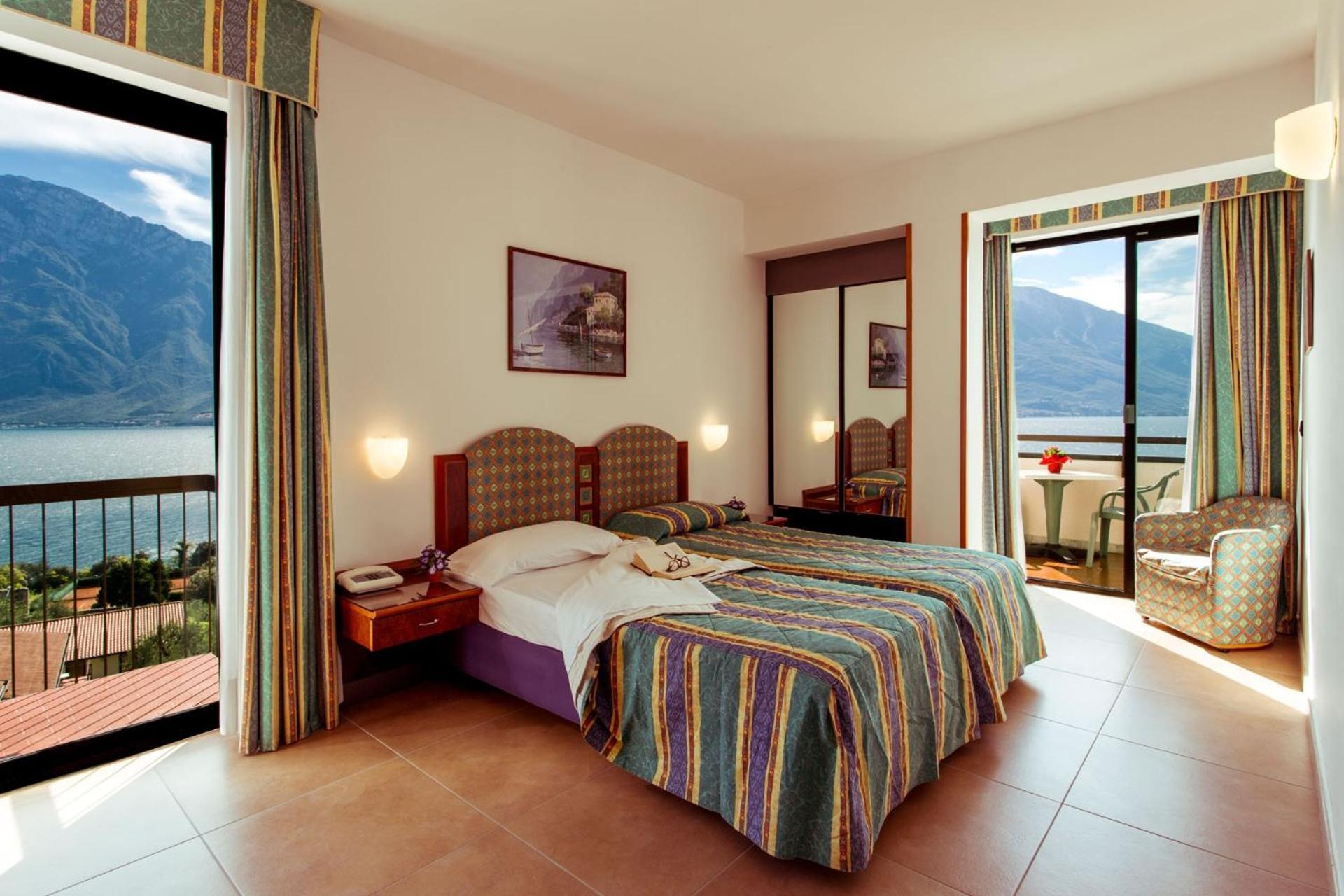 Double or Twin Room Lake View